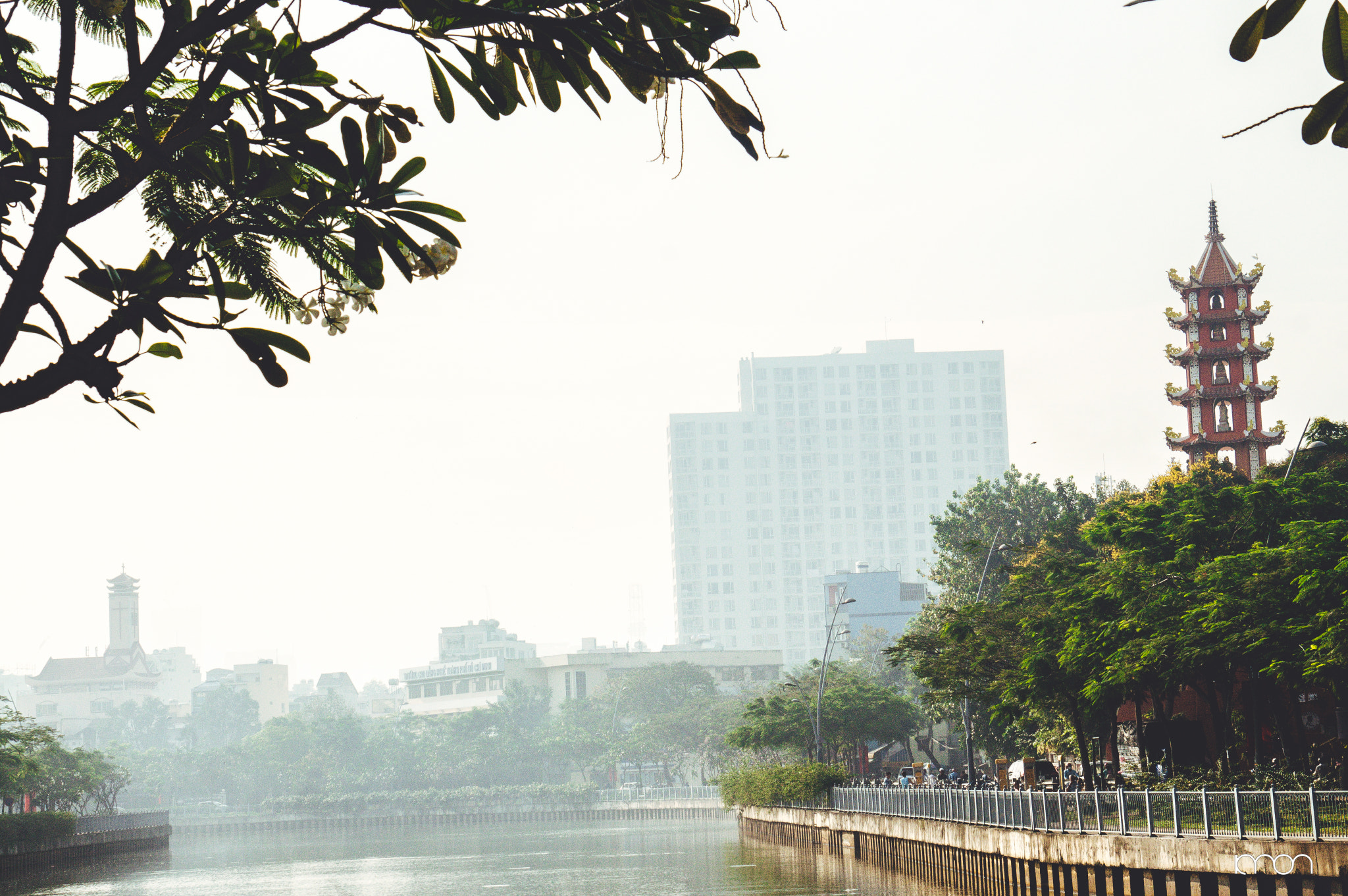Sony Alpha NEX-5N + Sony E 55-210mm F4.5-6.3 OSS sample photo. Church ..pagoda photography