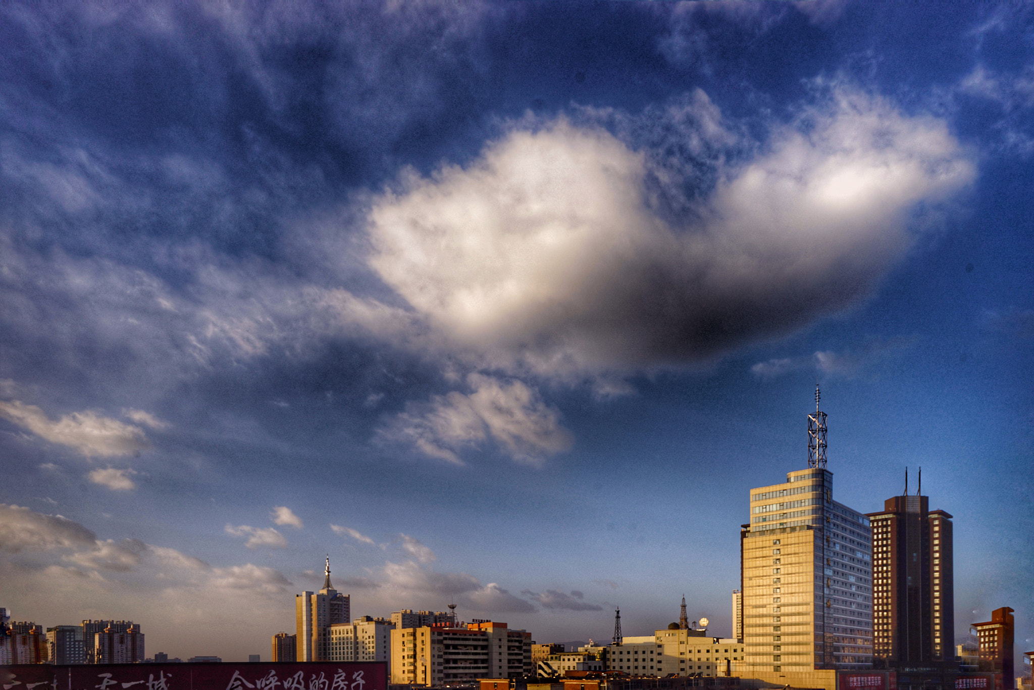 Sony a7 II + Sony Vario-Tessar T* FE 16-35mm F4 ZA OSS sample photo. 窗外 photography