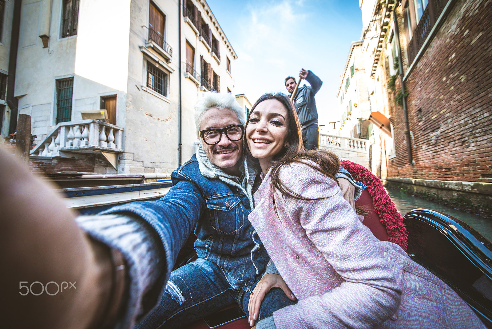 Nikon D610 + Sigma 12-24mm F4.5-5.6 II DG HSM sample photo. Couple sailing on venetian gondola photography