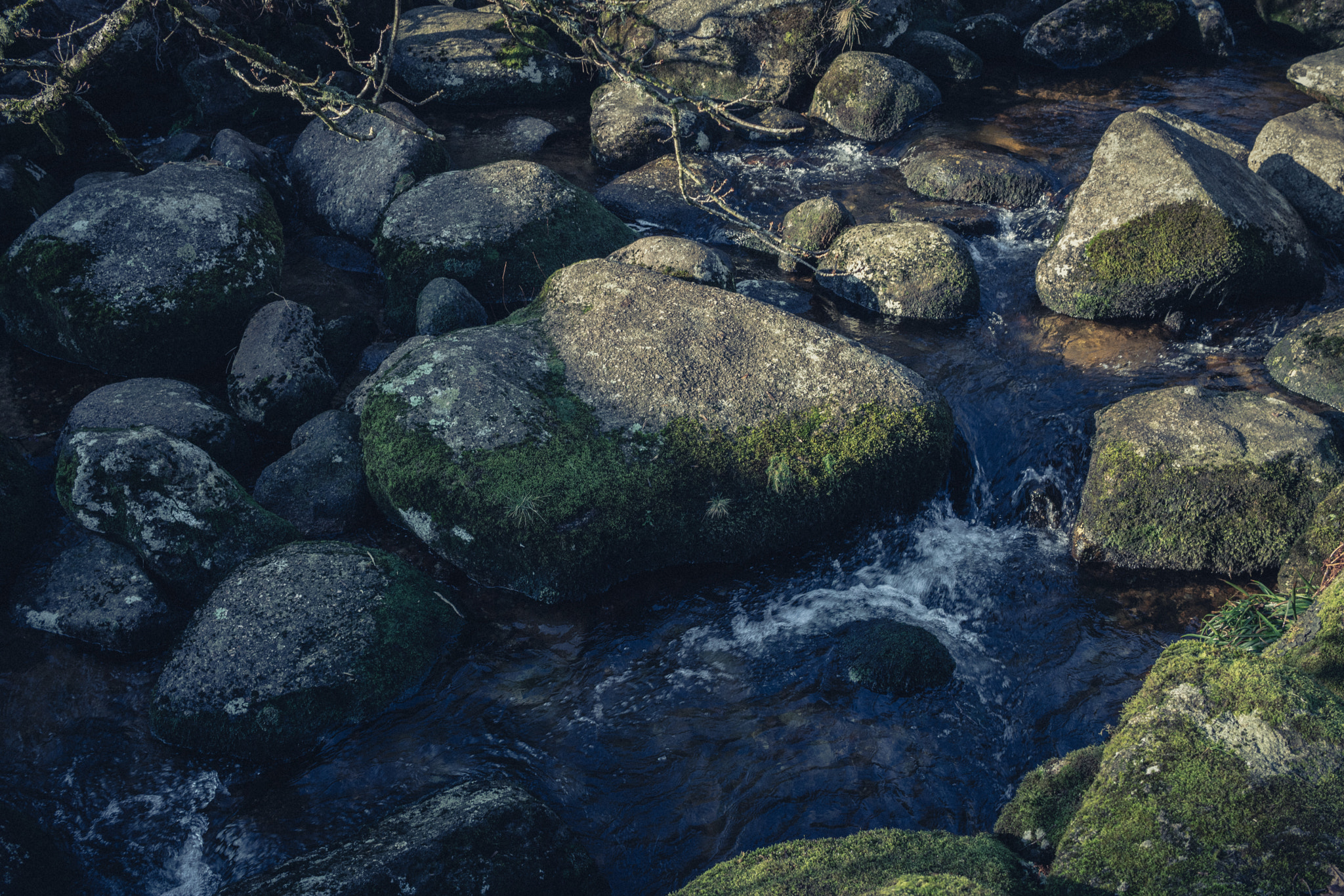 Canon EF-S 24mm F2.8 STM sample photo. Rocks at dartmeet photography