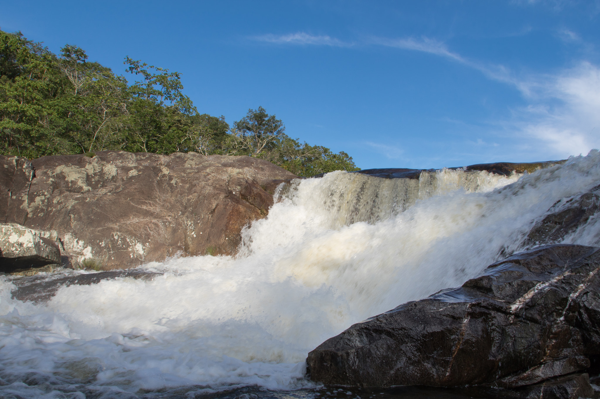 Canon EOS 760D (EOS Rebel T6s / EOS 8000D) + Sigma 18-200mm f/3.5-6.3 DC OS HSM [II] sample photo. Cachoeira, waterfall in goias, brazil. photography