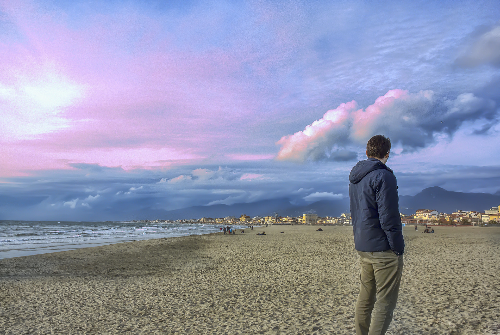 Nikon 1 Nikkor 10mm F2.8 sample photo. Spiaggia viareggio photography