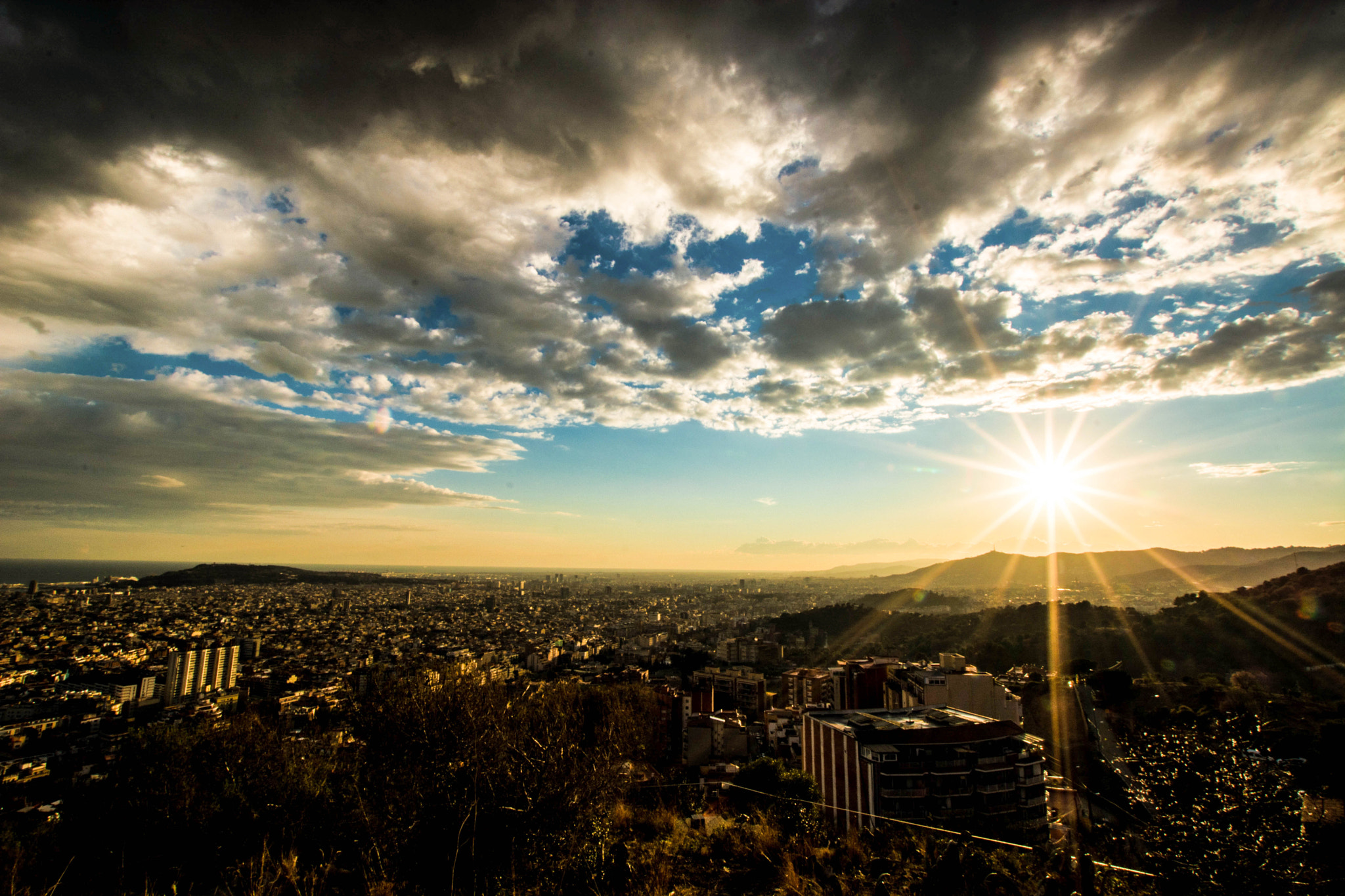 Nikon D5200 + Sigma 10-20mm F3.5 EX DC HSM sample photo. Sunset at bunker del carmel, barcelona photography