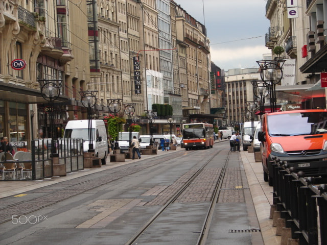 Sony DSC-H1 sample photo. Tram in geneva photography