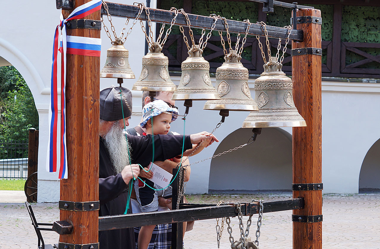 Sony SLT-A57 + Sony DT 50mm F1.8 SAM sample photo. Приобщение к Звону. photography