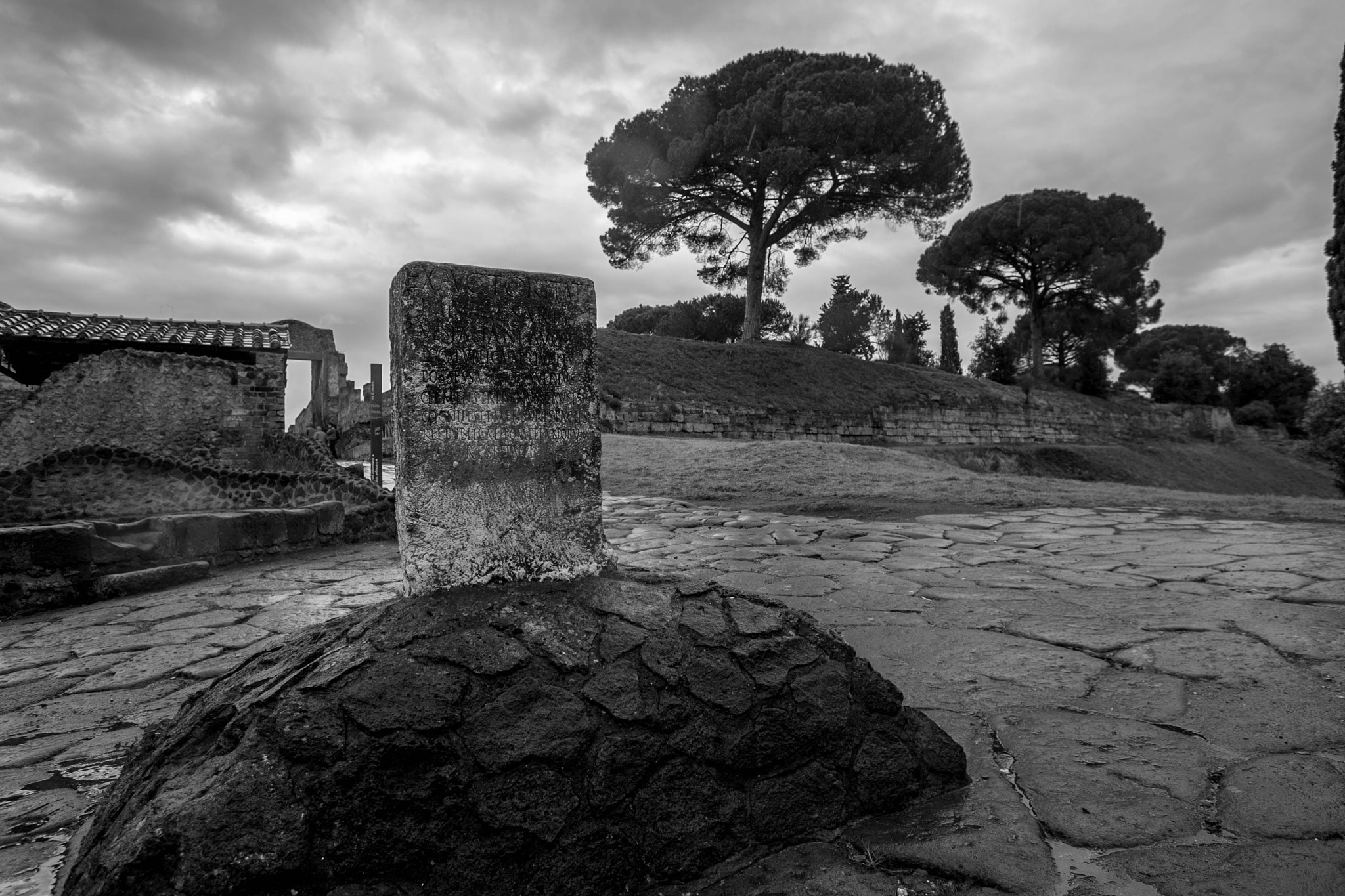 Canon EF 16-35mm F2.8L USM sample photo. The guide stone photography