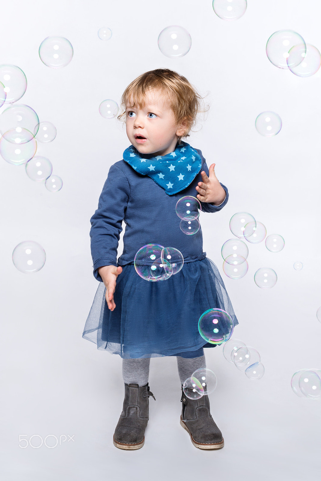 AF Zoom-Nikkor 28-85mm f/3.5-4.5 sample photo. Family studioshoot photography