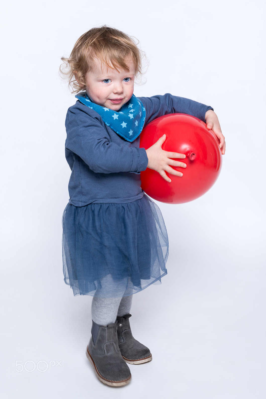 AF Zoom-Nikkor 28-85mm f/3.5-4.5 sample photo. Family studioshoot photography