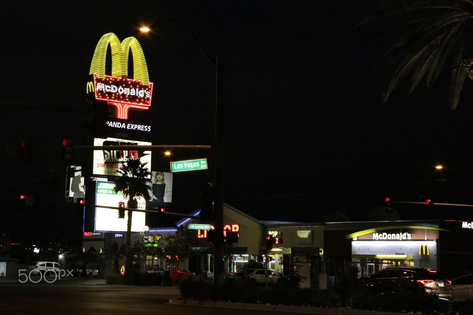 Canon EF-S 18-135mm F3.5-5.6 IS sample photo. Las vegas - mc donald's photography