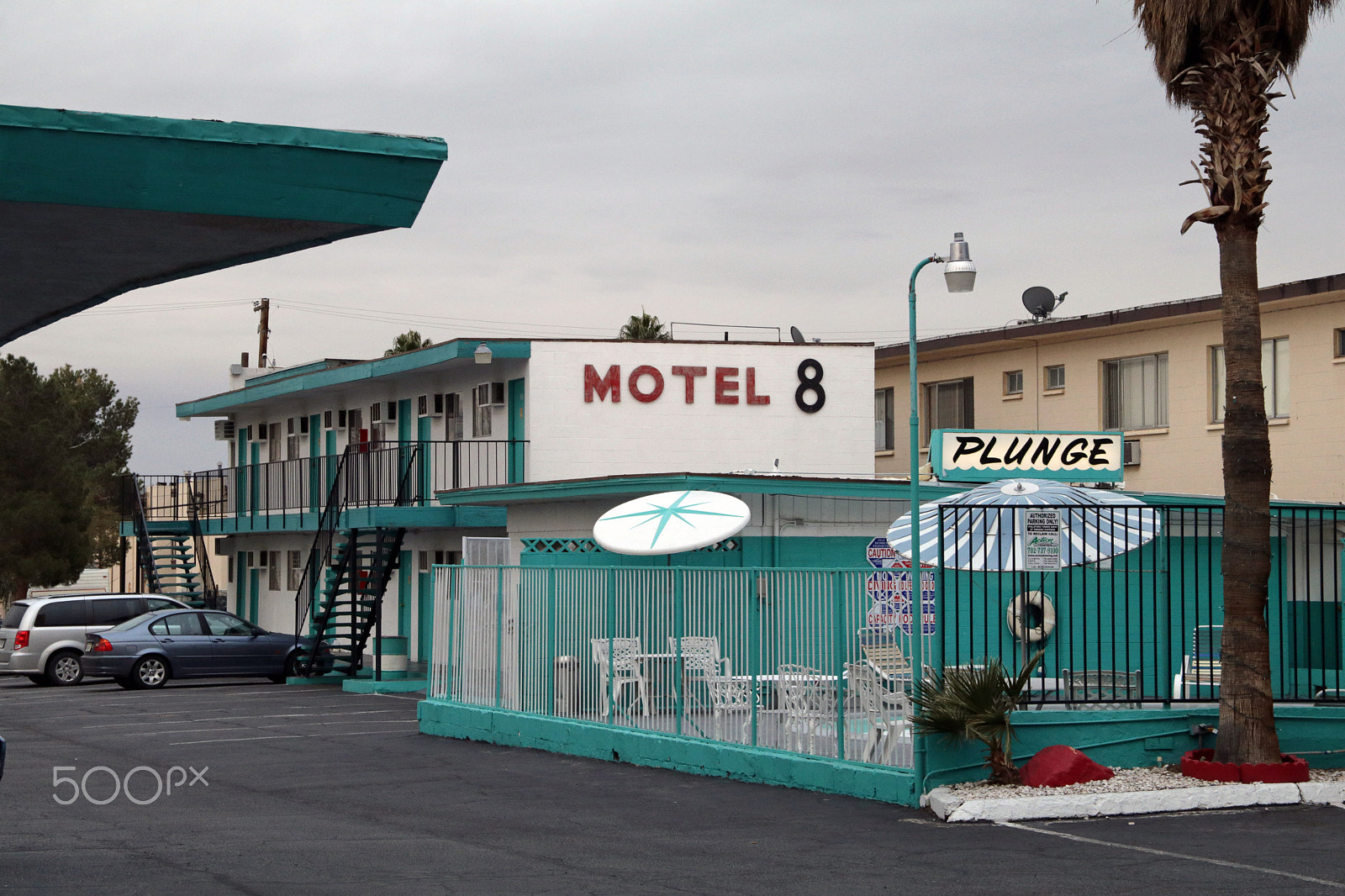 Canon EF-S 18-135mm F3.5-5.6 IS sample photo. Las vegas - motel 8 photography