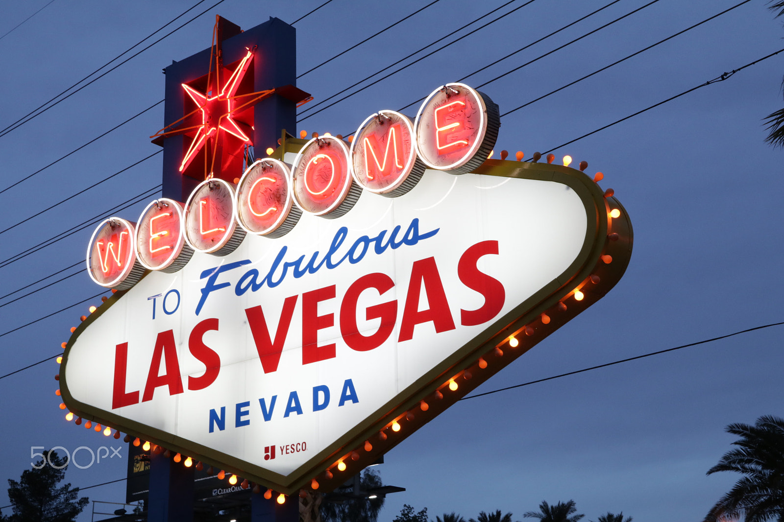 Canon EF-S 18-135mm F3.5-5.6 IS sample photo. Las vegas sign photography