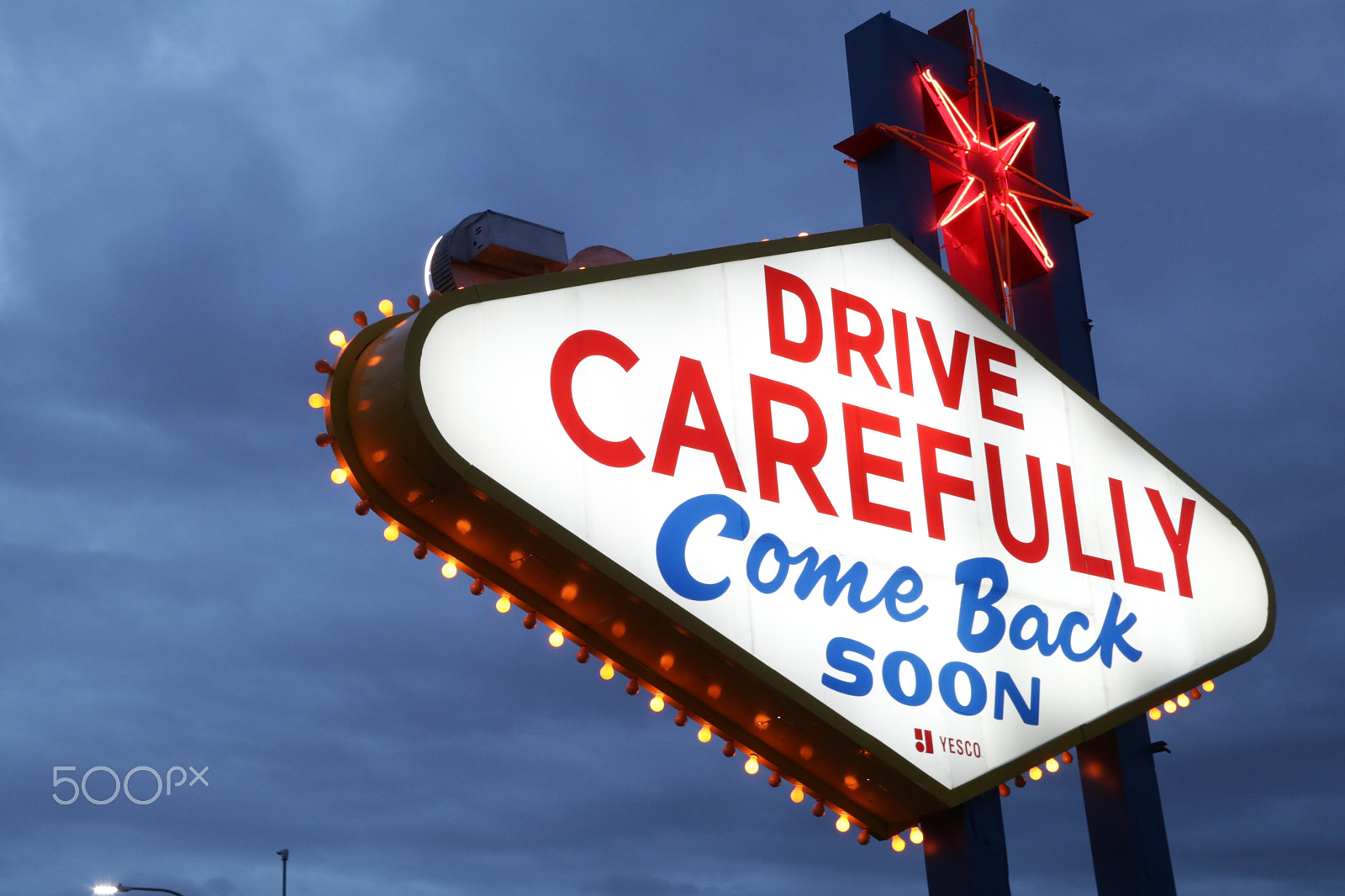 Canon EF-S 18-135mm F3.5-5.6 IS sample photo. Las vegas sign - back photography