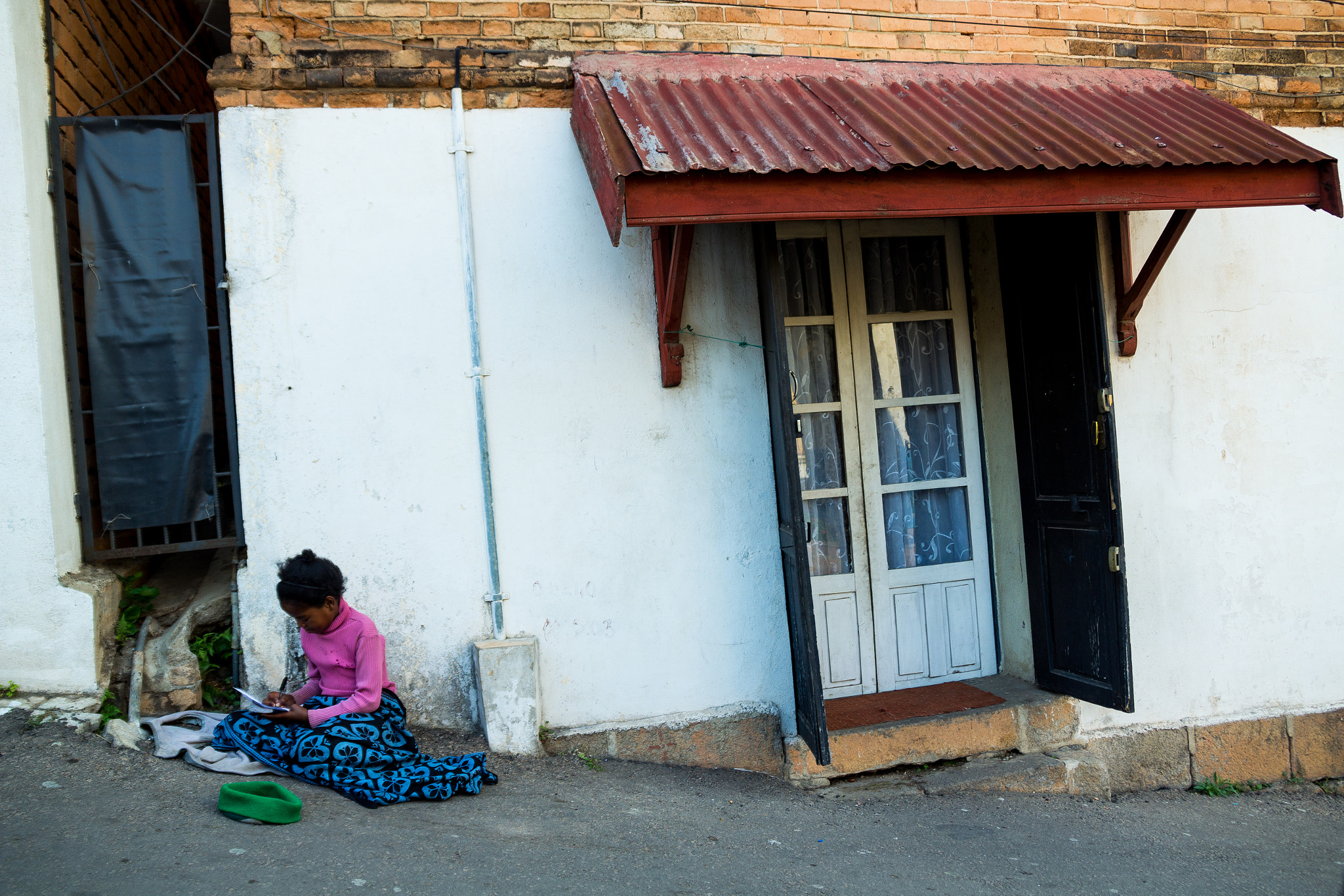 Canon EOS 60D sample photo. ©- aina mika rajao nov 2016 this girl is a beggar's child, look what she has in her hand? a pen... photography