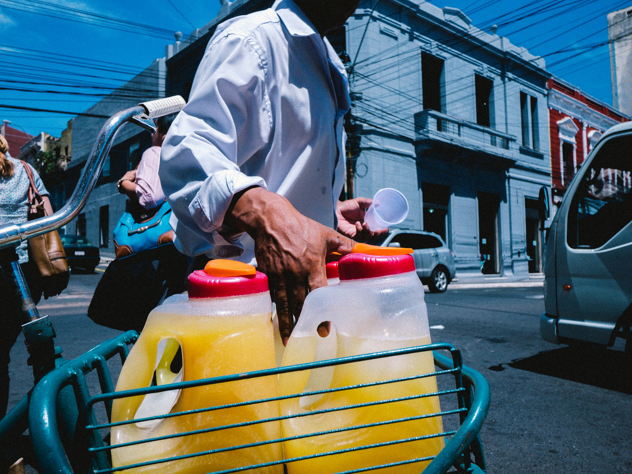 Panasonic Lumix DMC-GM1 + Panasonic Lumix G 14mm F2.5 ASPH sample photo. Midday juice or melt on the street photography