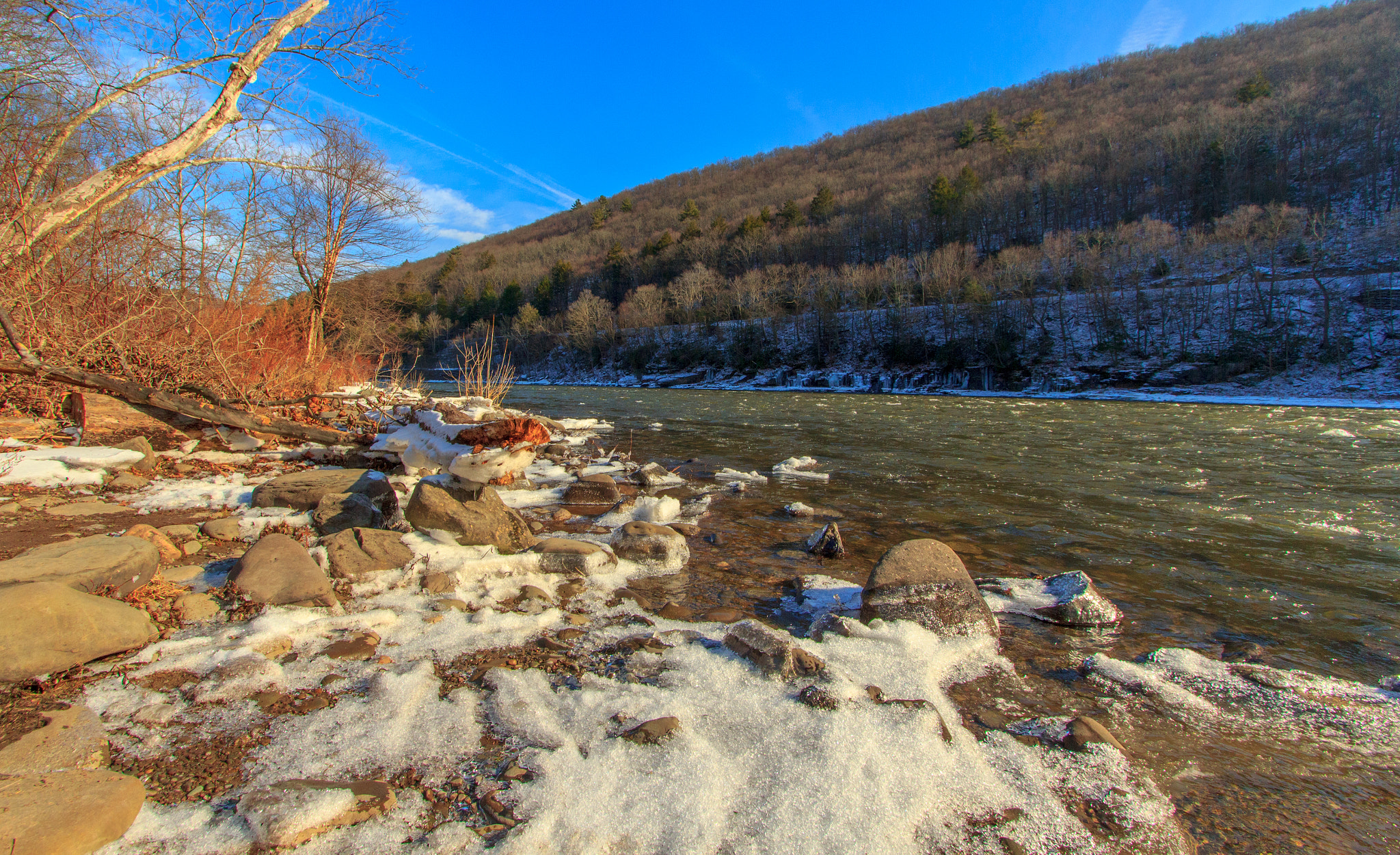Canon EF-S 10-22mm F3.5-4.5 USM sample photo. Snowy delaware shoreline photography