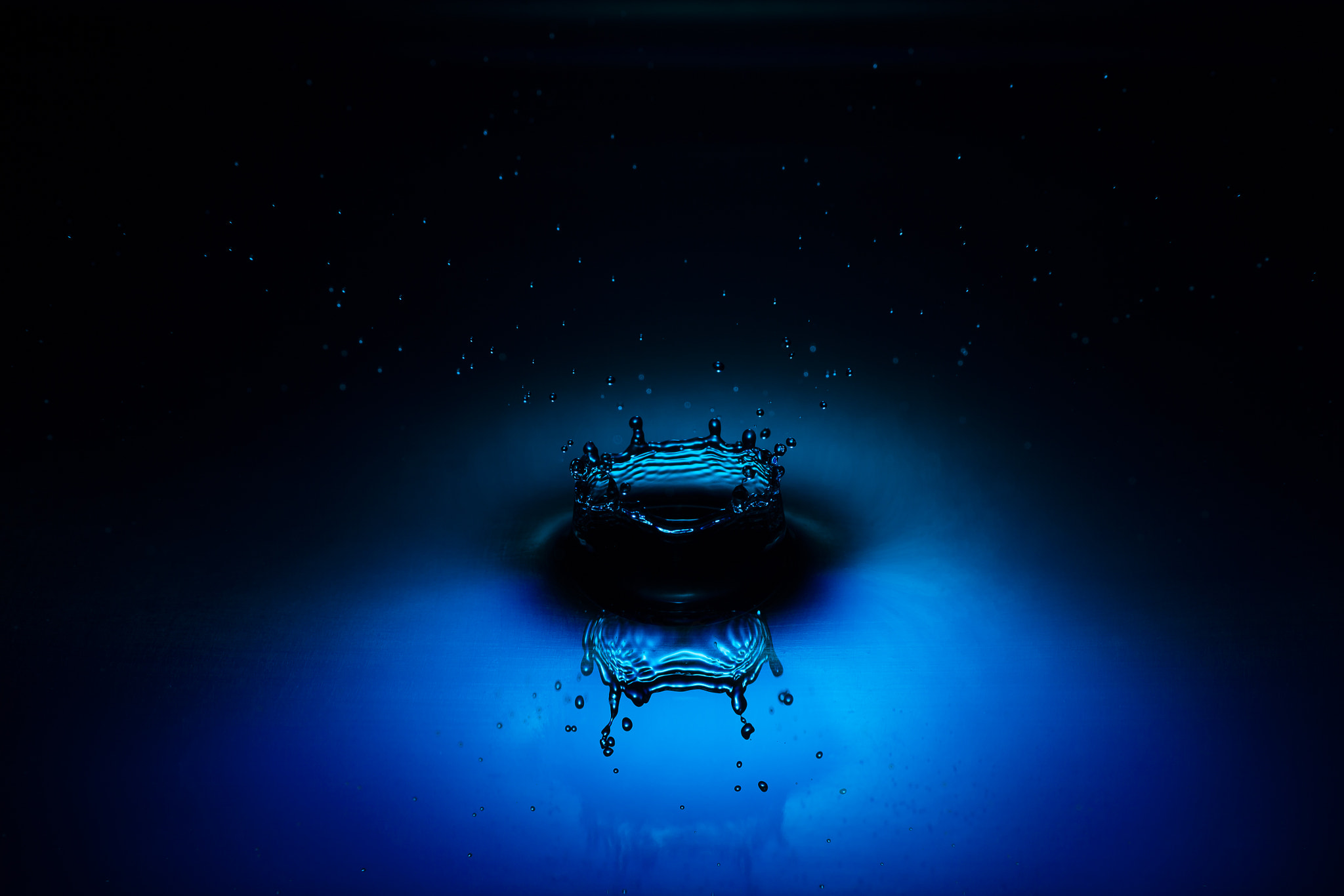 Canon EOS 5D Mark II + Tamron SP AF 90mm F2.8 Di Macro sample photo. Water splash in blue and black photography