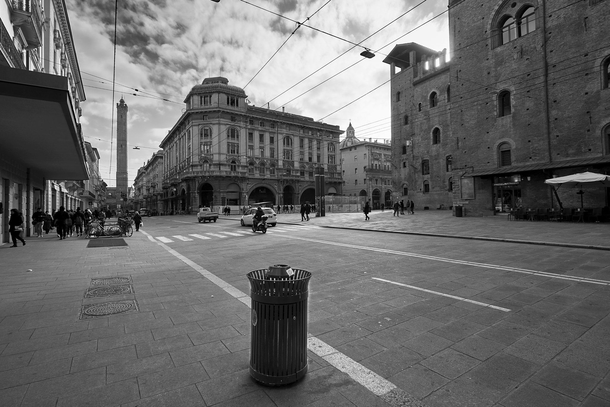 Sony a6000 + Sony E 10-18mm F4 OSS sample photo. Passeggiando per bologna photography