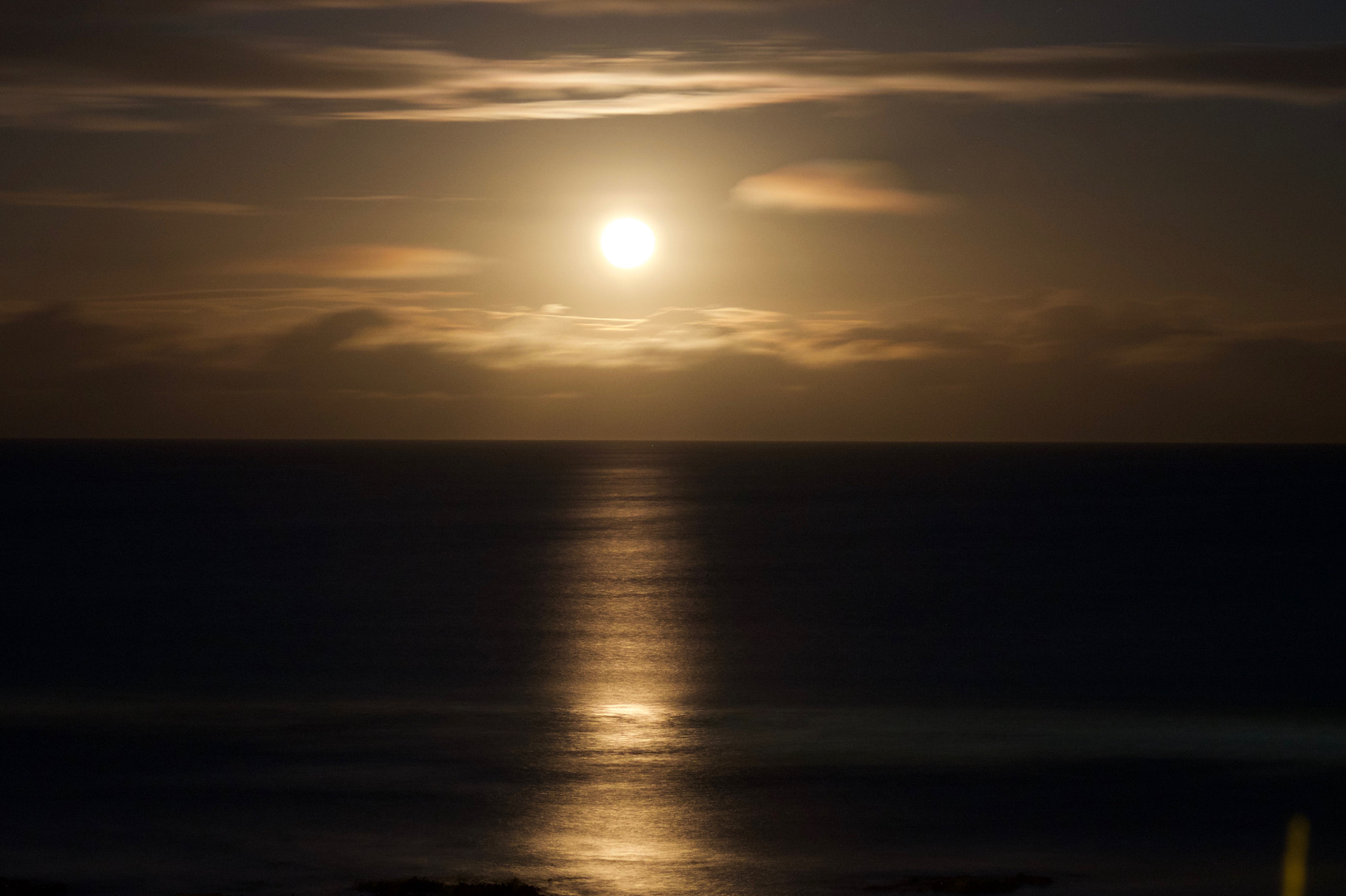 Fujifilm X-T10 + Fujifilm XC 50-230mm F4.5-6.7 OIS II sample photo. Moonrise over the irish sea photography