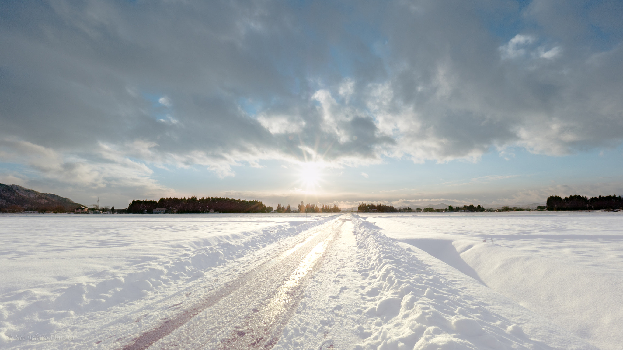 Panasonic Lumix DMC-GH4 + Olympus M.Zuiko Digital ED 7-14mm F2.8 PRO sample photo. Winter sun photography