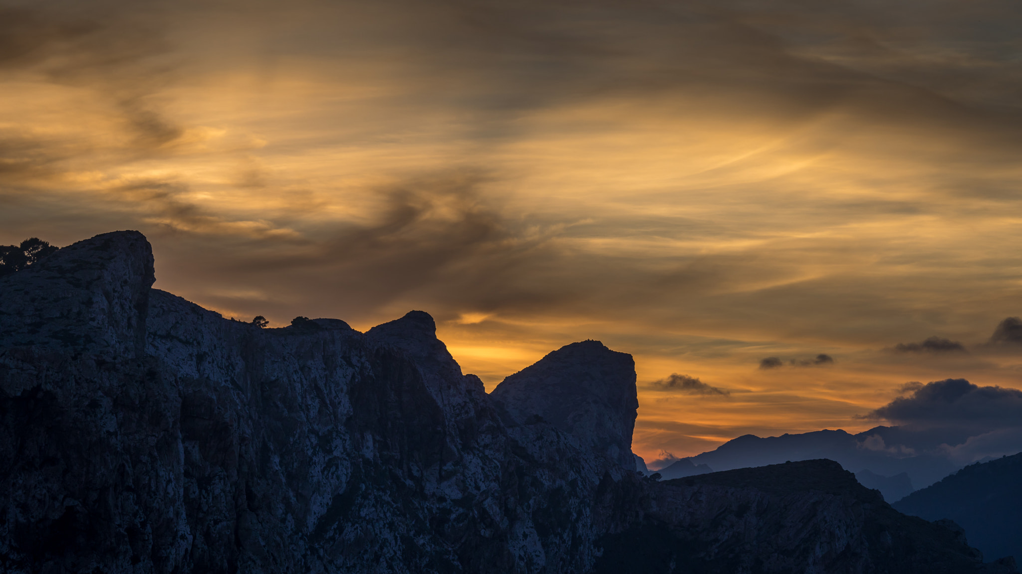 Canon EF 70-200mm F4L IS USM sample photo. Twilight photography