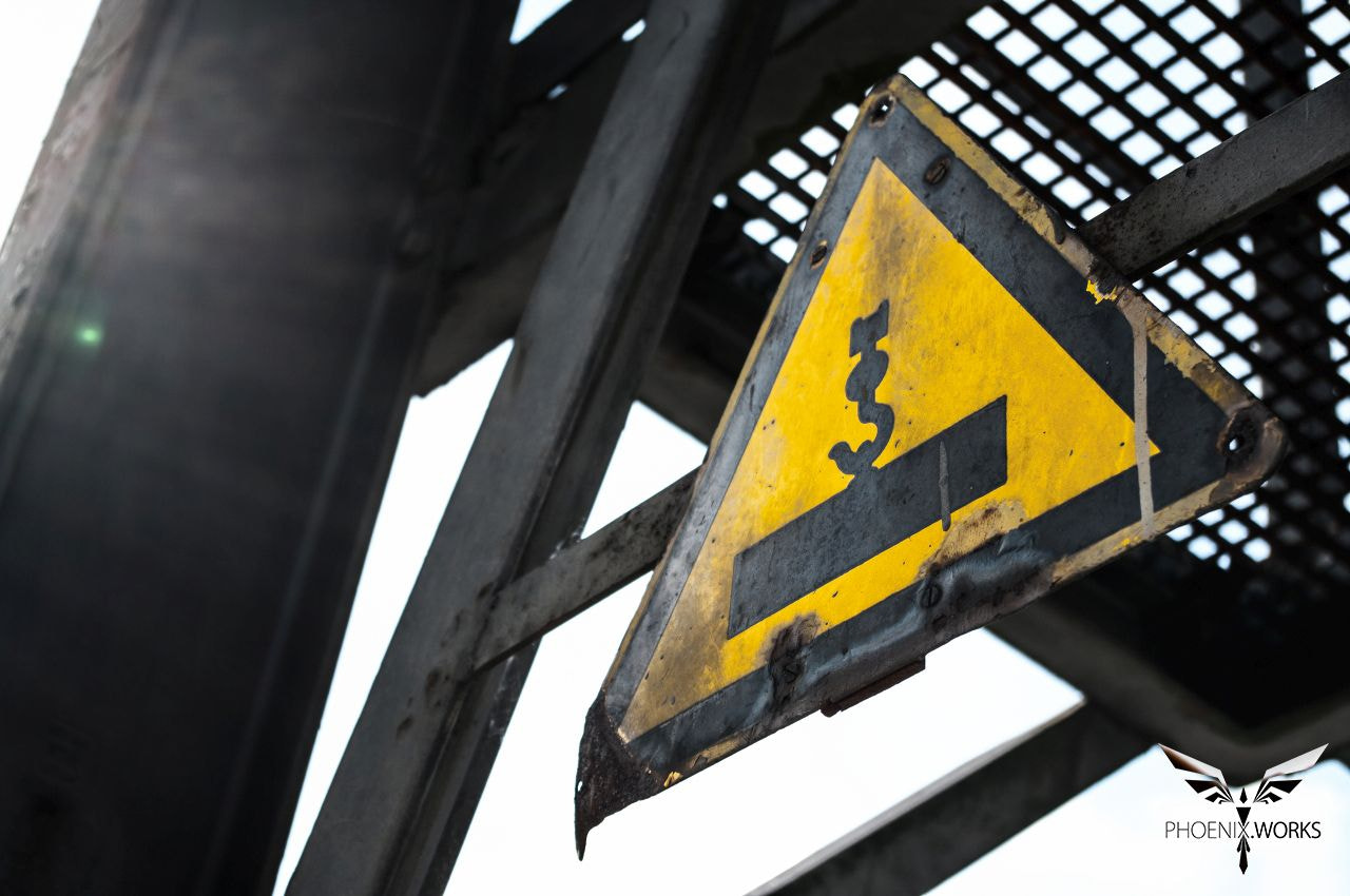 Pentax smc DA 18-55mm F3.5-5.6 ED AL II (IF) sample photo. Attention sign at crane in mosbach photography