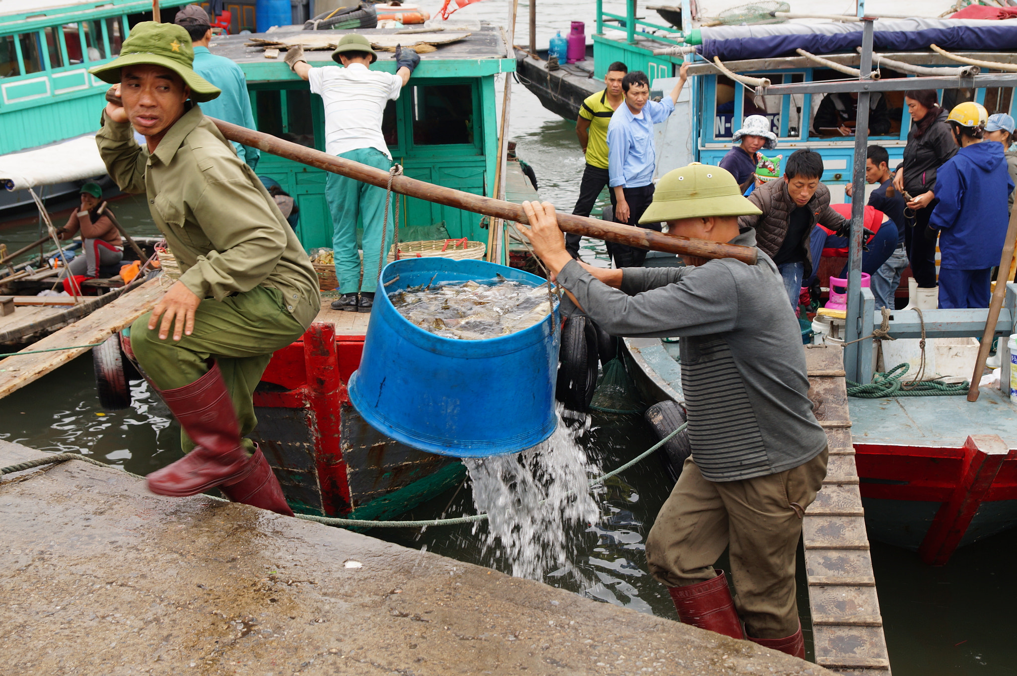 Sony SLT-A57 sample photo. Vietnamese fishermen photography