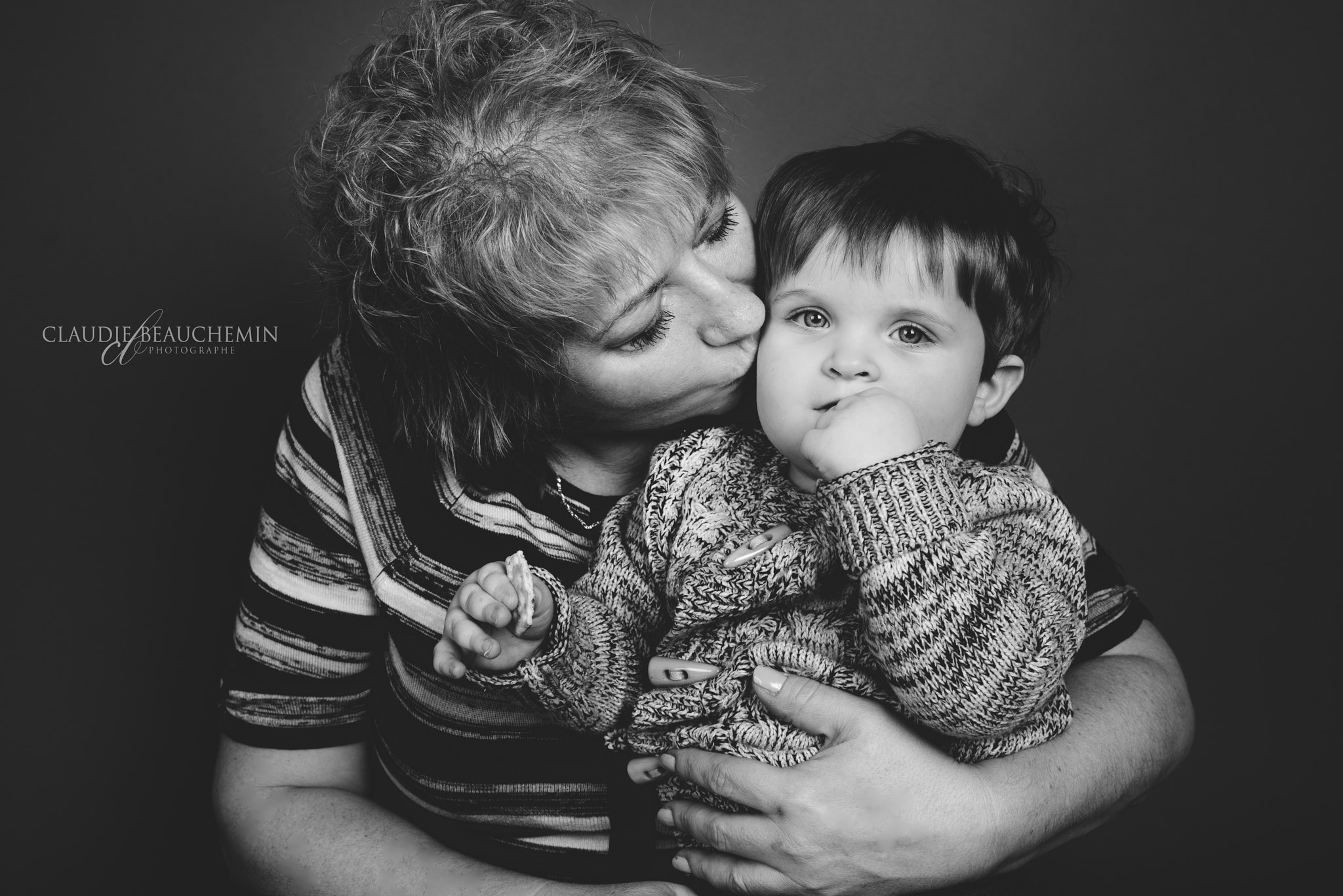 Nikon AF-S Nikkor 35mm F1.8G ED sample photo. L'amour d'une grand-maman photography