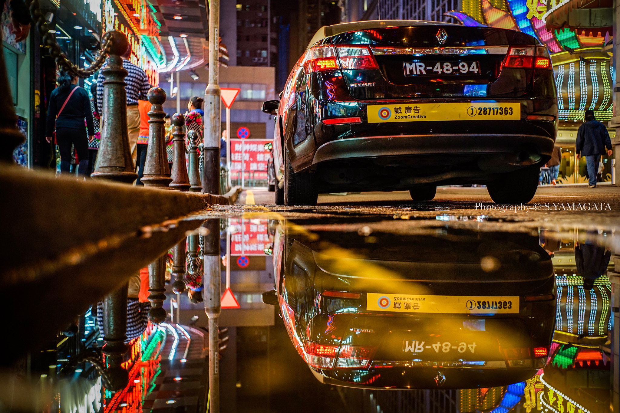 DT 40mm F2.8 SAM sample photo. Rear reflect photography