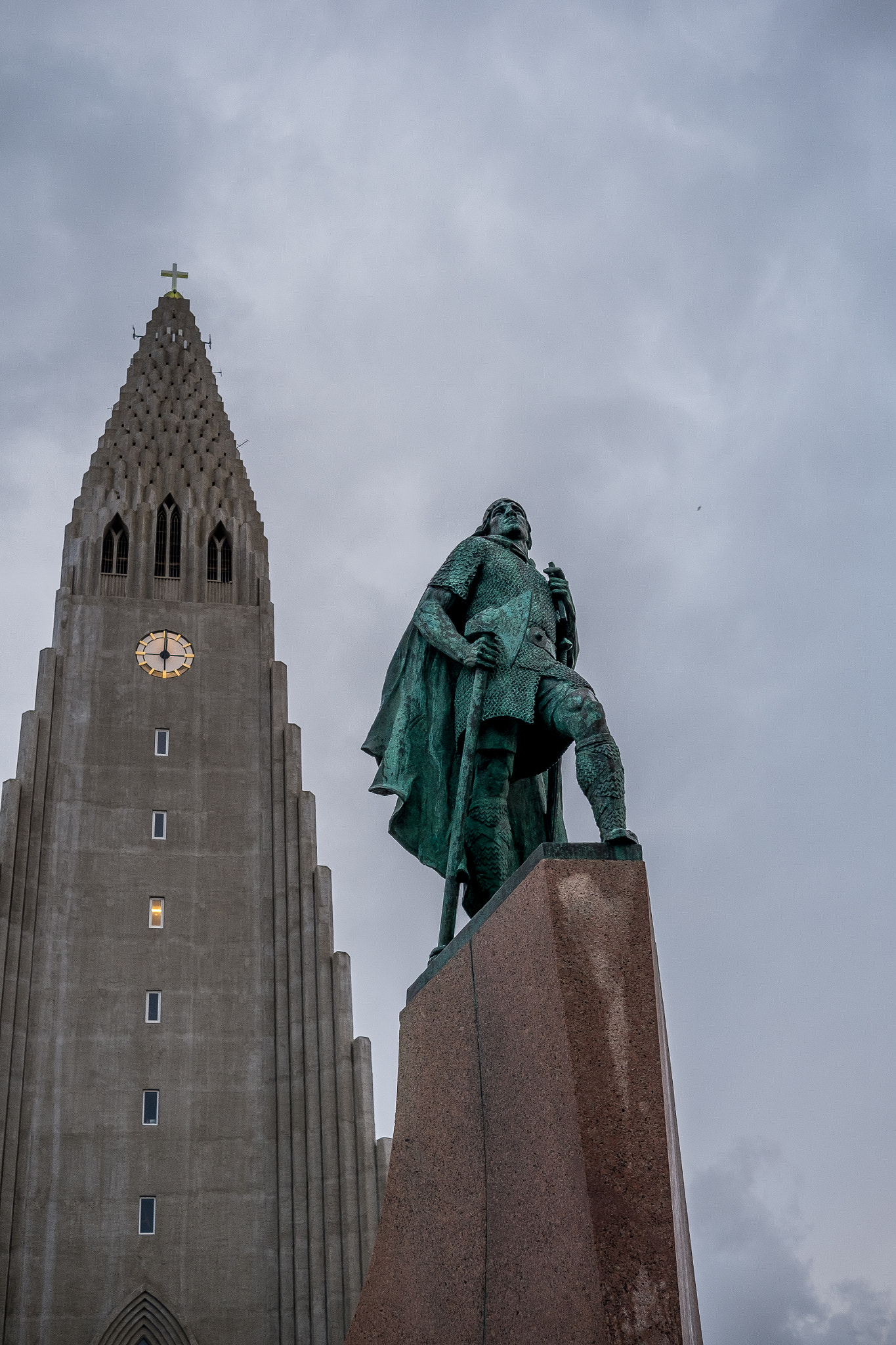 Fujifilm X-E1 + Fujifilm XF 27mm F2.8 sample photo. Lief eriksson statue at hallgrímskirkja photography