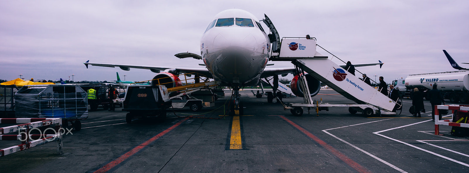 Sony a7R + E 21mm F2.8 sample photo. Prepare for take off photography