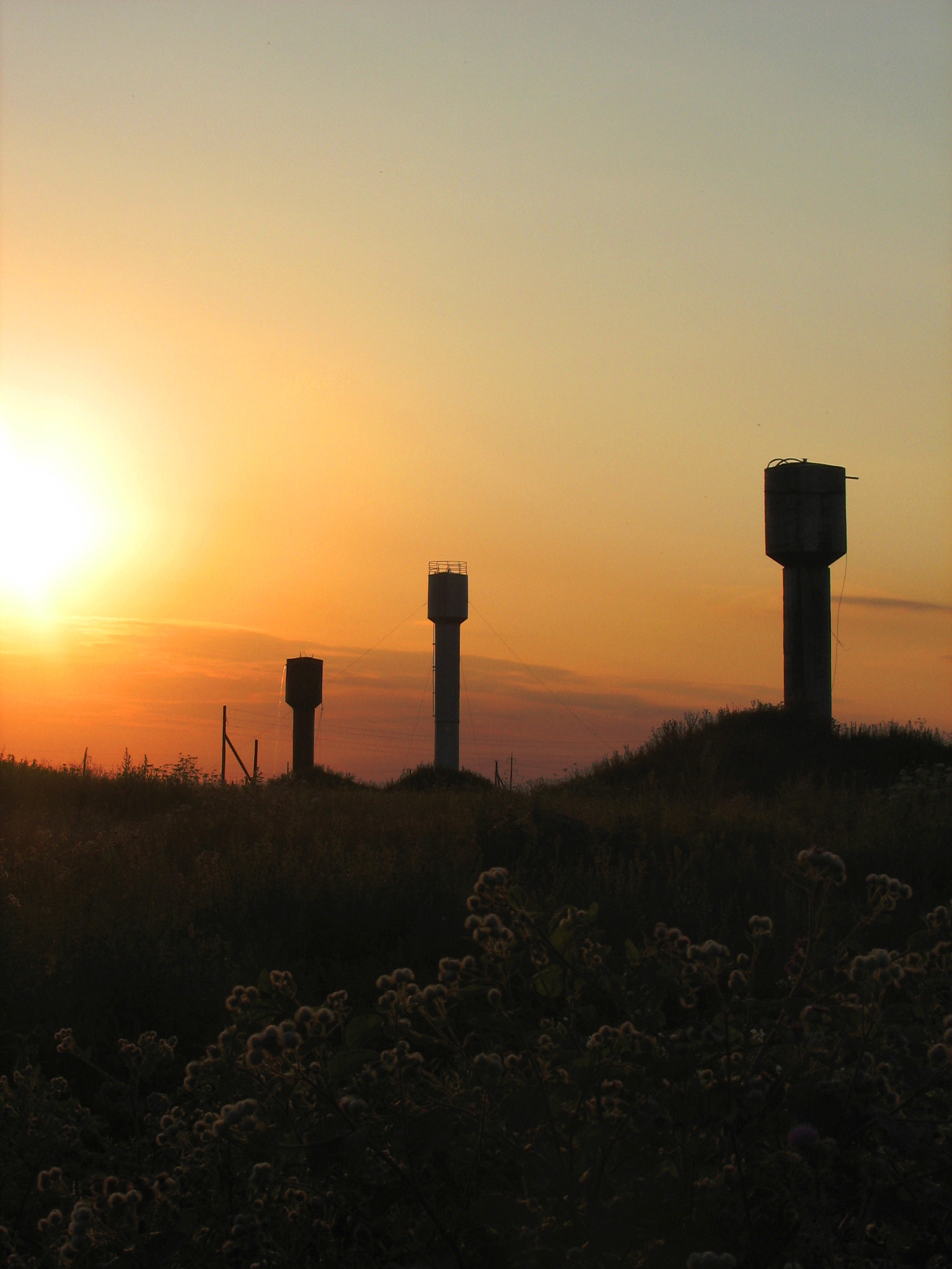 Canon POWERSHOT S2 IS sample photo. Water towers photography