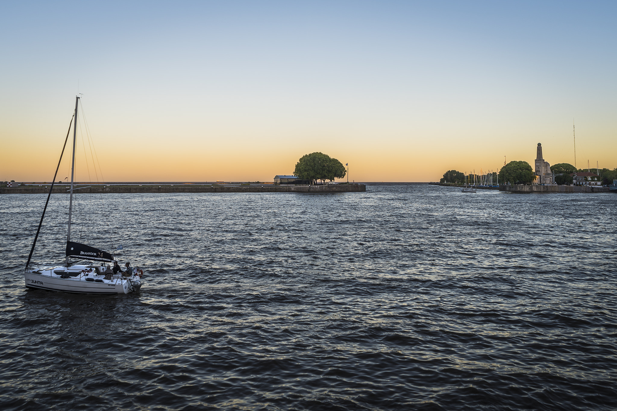 Nikon AF Nikkor 24mm F2.8D sample photo. Leaving bote photography
