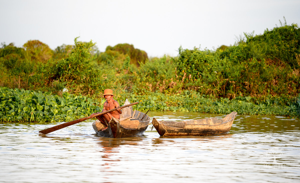 Nikon AF-S Nikkor 70-200mm F4G ED VR sample photo. An old man on a boat photography