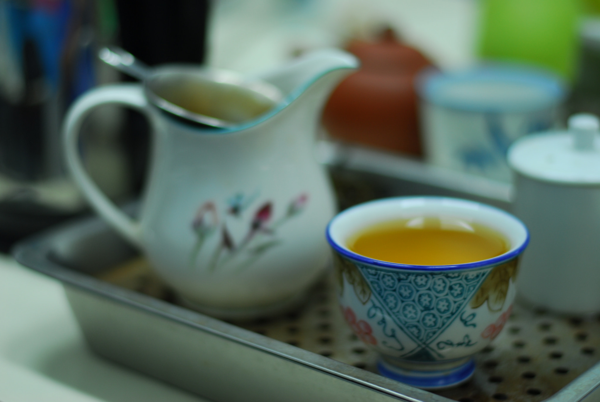 Nikon D200 + Nikon AF-S Nikkor 50mm F1.8G sample photo. 奉茶 photography