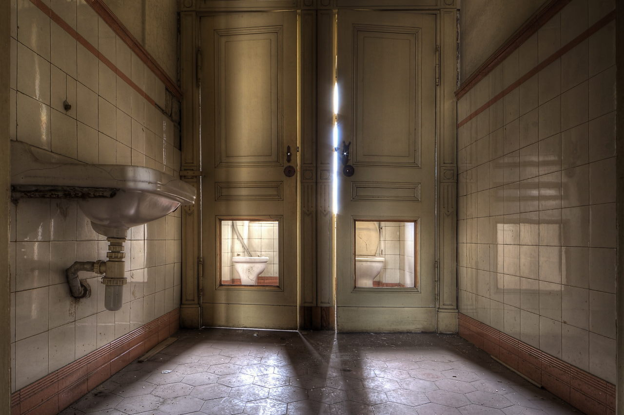 Samyang 14mm F2.8 ED AS IF UMC sample photo. Left or right? photography