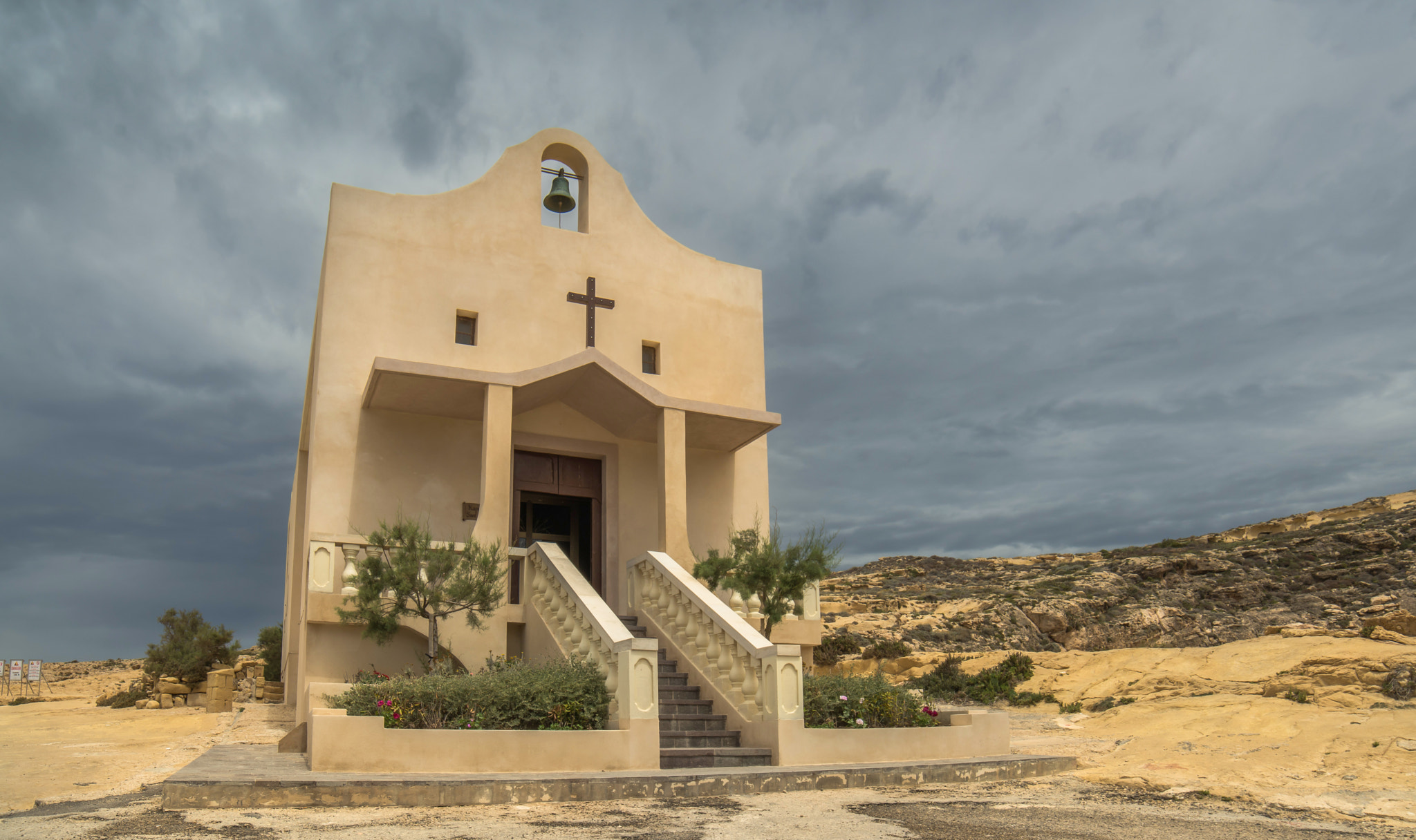 Samyang 14mm F2.8 ED AS IF UMC sample photo. Church in malta photography