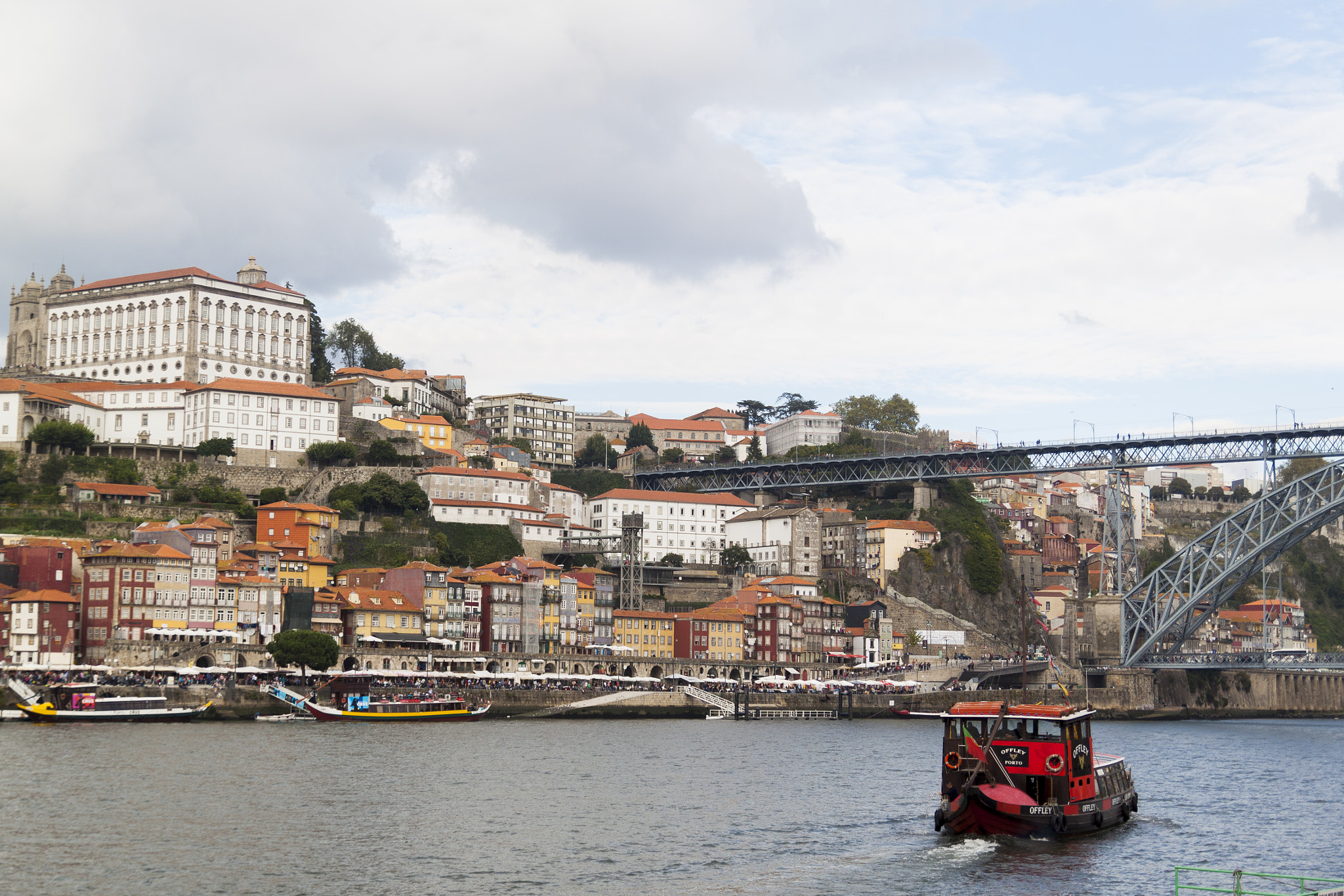 Tamron SP AF 17-50mm F2.8 XR Di II LD Aspherical (IF) sample photo. Douro river and a boat photography