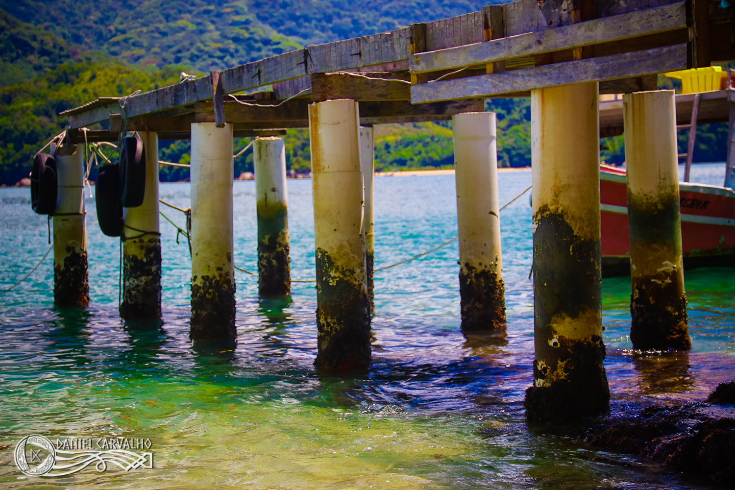 Canon EF-S 18-135mm F3.5-5.6 IS sample photo. Old pier photography