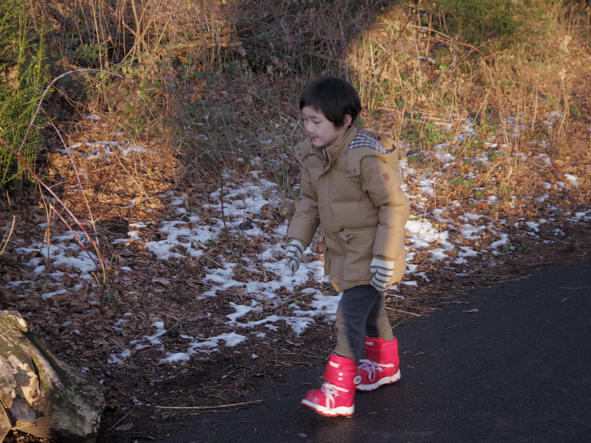 Pentax Q-S1 sample photo. Red boots photography