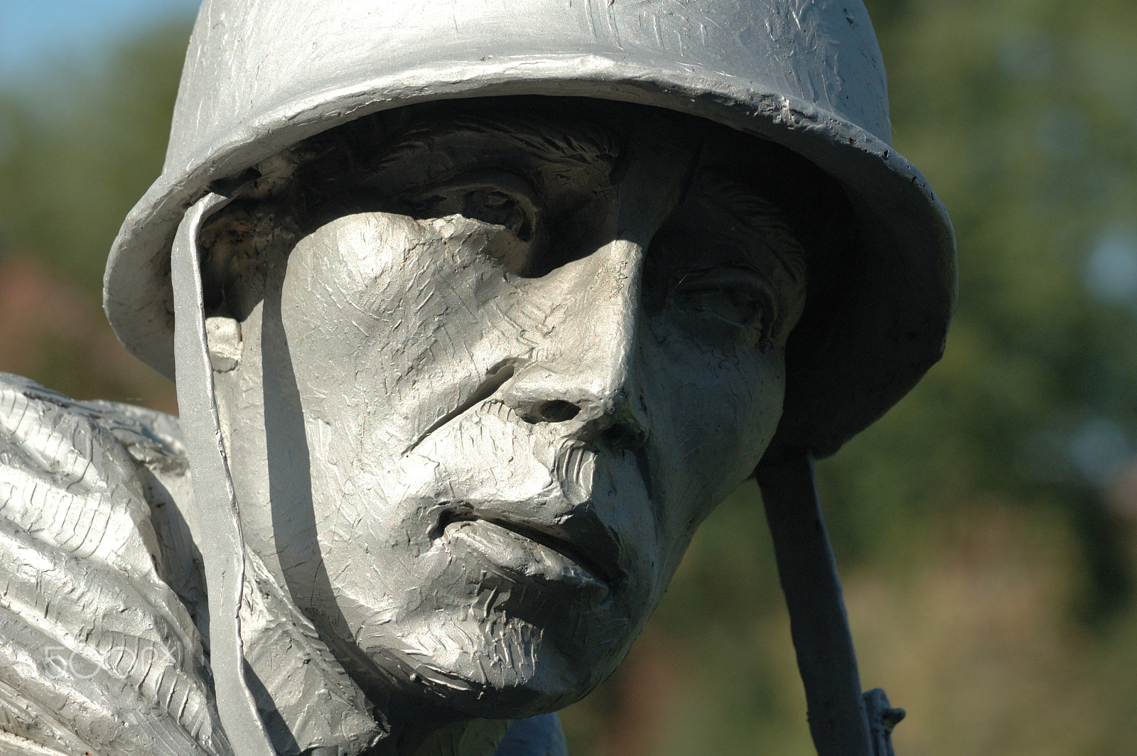 Nikon D70 + AF Zoom-Nikkor 70-300mm f/4-5.6D ED sample photo. Soldier's bronze face photography