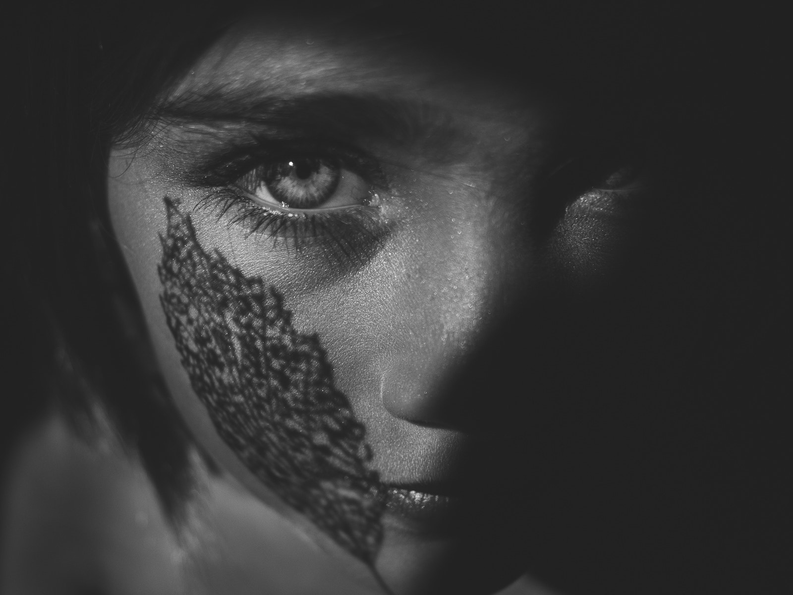 Canon EF-S 24mm F2.8 STM sample photo. Her eyes photography