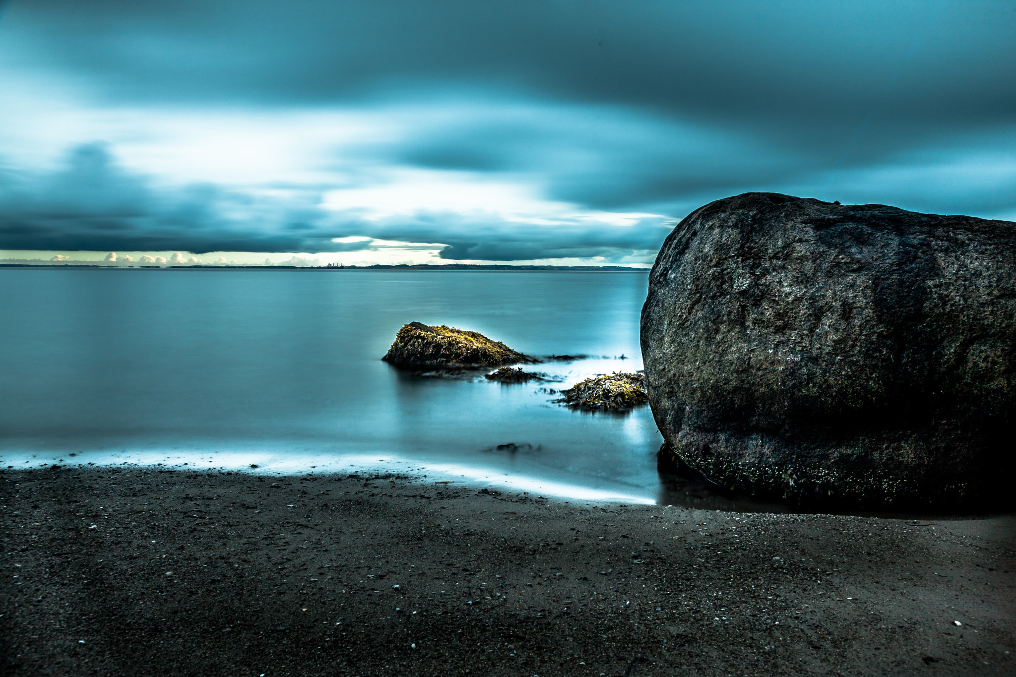 Canon EOS-1Ds Mark III sample photo. Just a rock photography