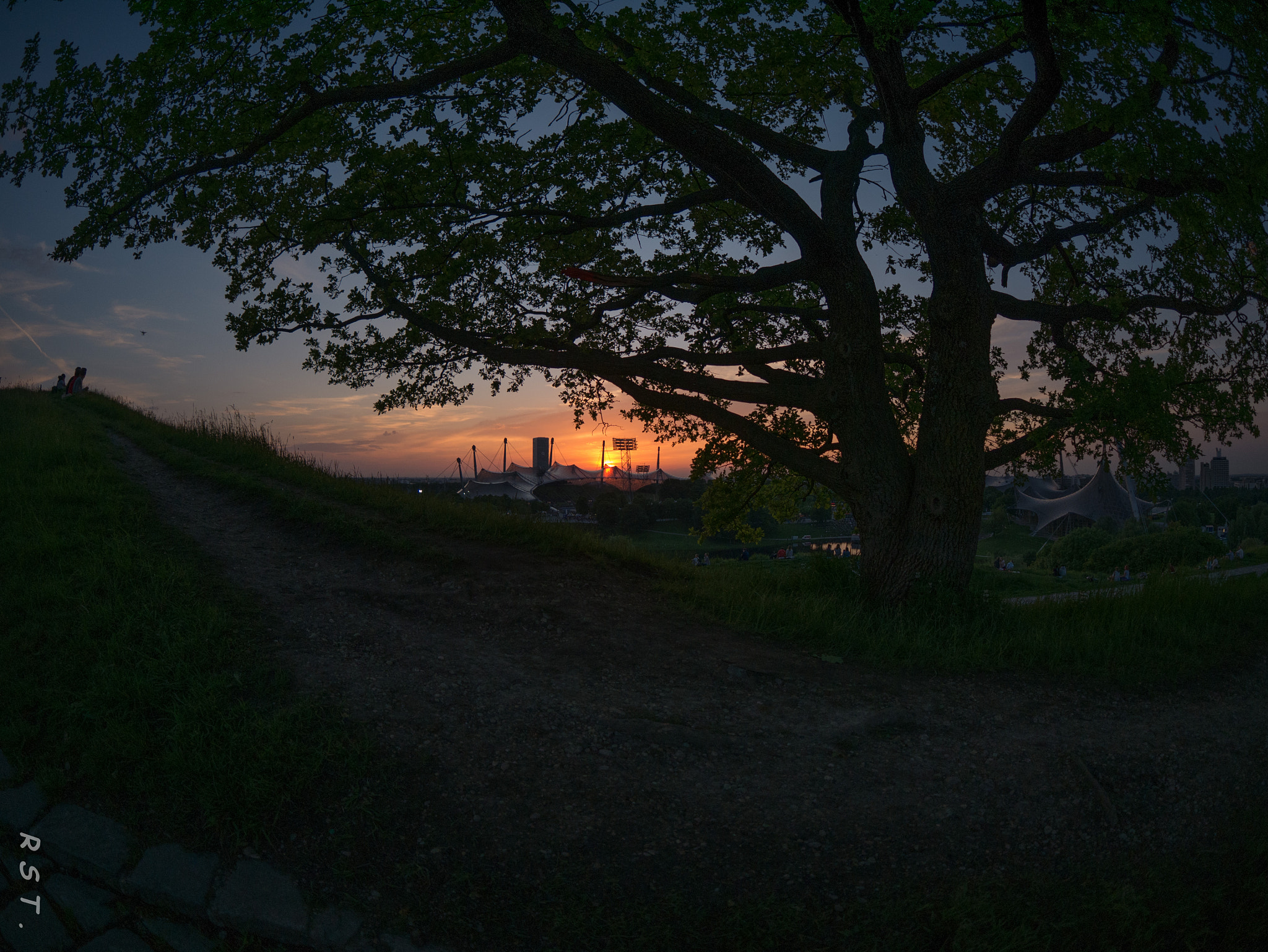 Panasonic DMC-G70 + OLYMPUS M.8mm F1.8 sample photo. Olympic sunset photography