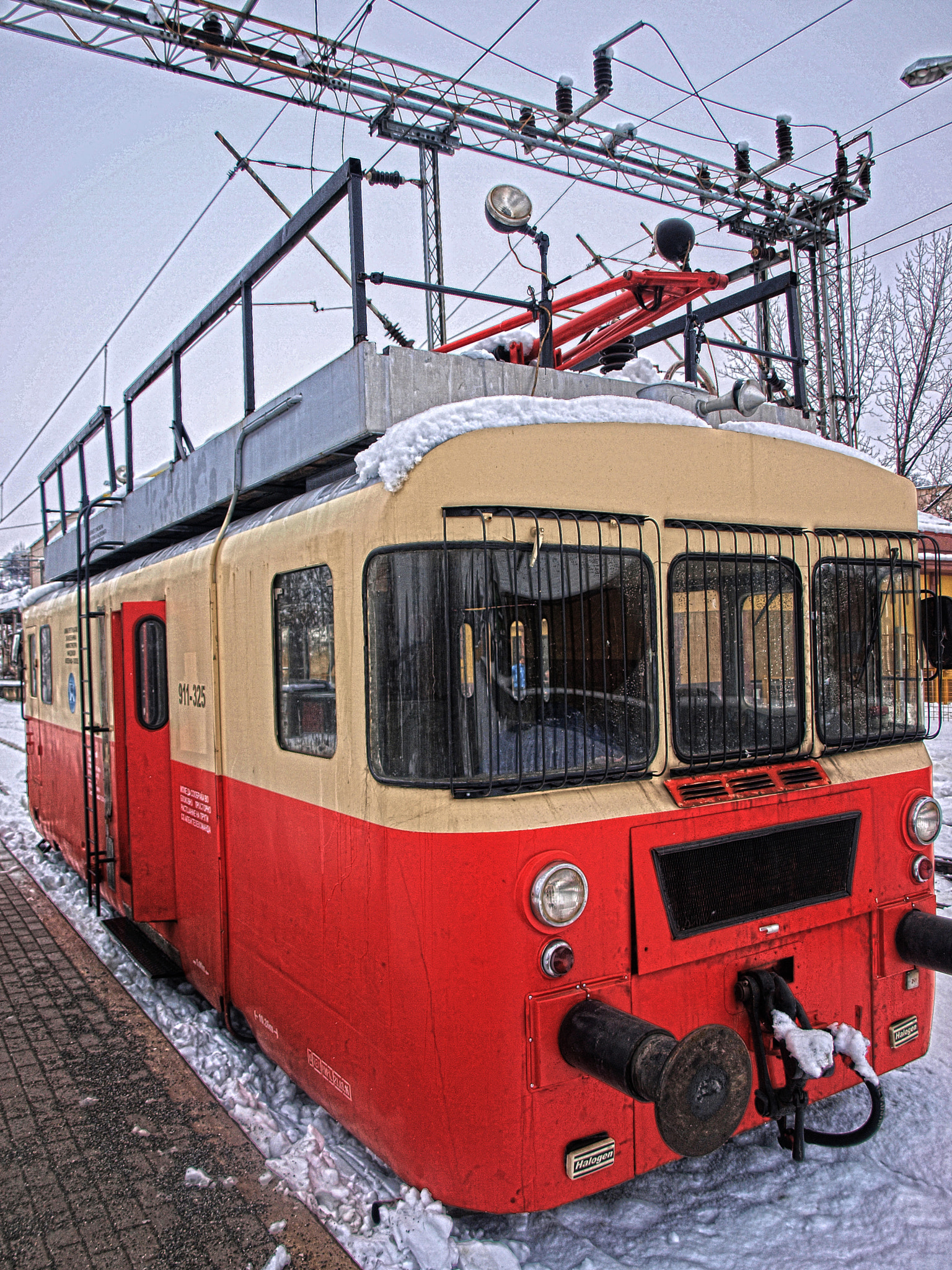 Olympus E-520 (EVOLT E-520) + OLYMPUS 14-42mm Lens sample photo. Power train photography