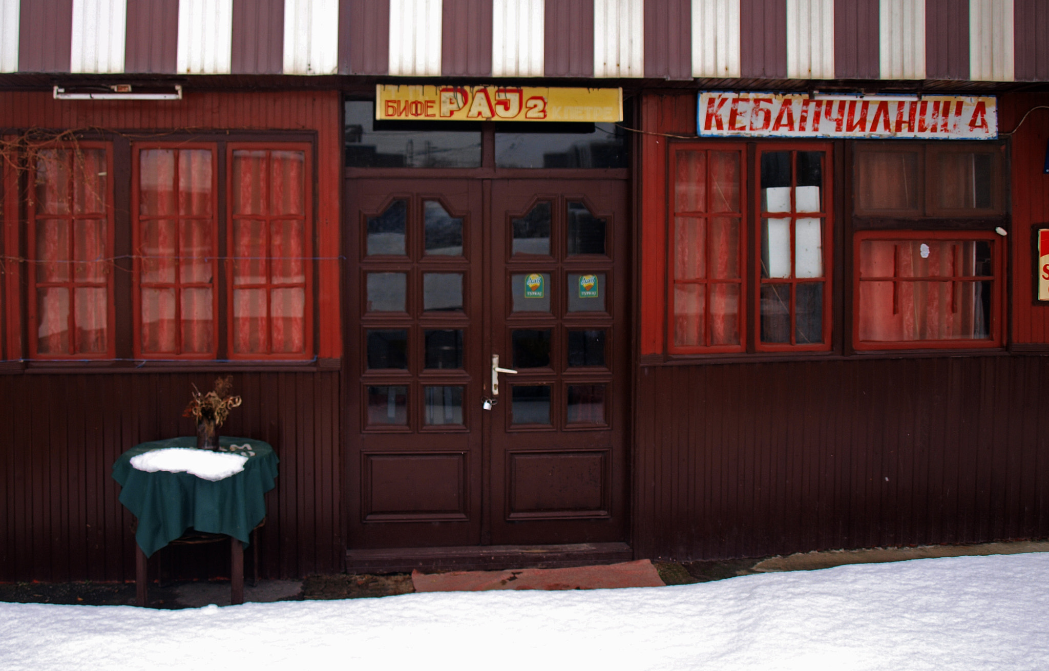 Olympus E-520 (EVOLT E-520) + OLYMPUS 14-42mm Lens sample photo. Pub photography