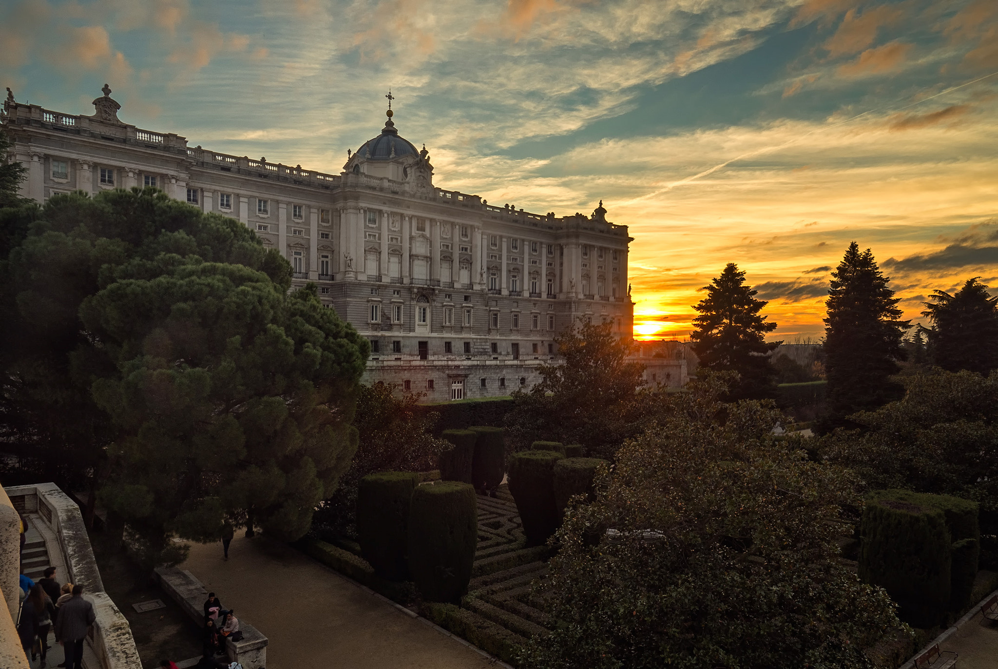 Olympus OM-D E-M5 II + Olympus M.Zuiko Digital ED 7-14mm F2.8 PRO sample photo. Sunset madrid photography