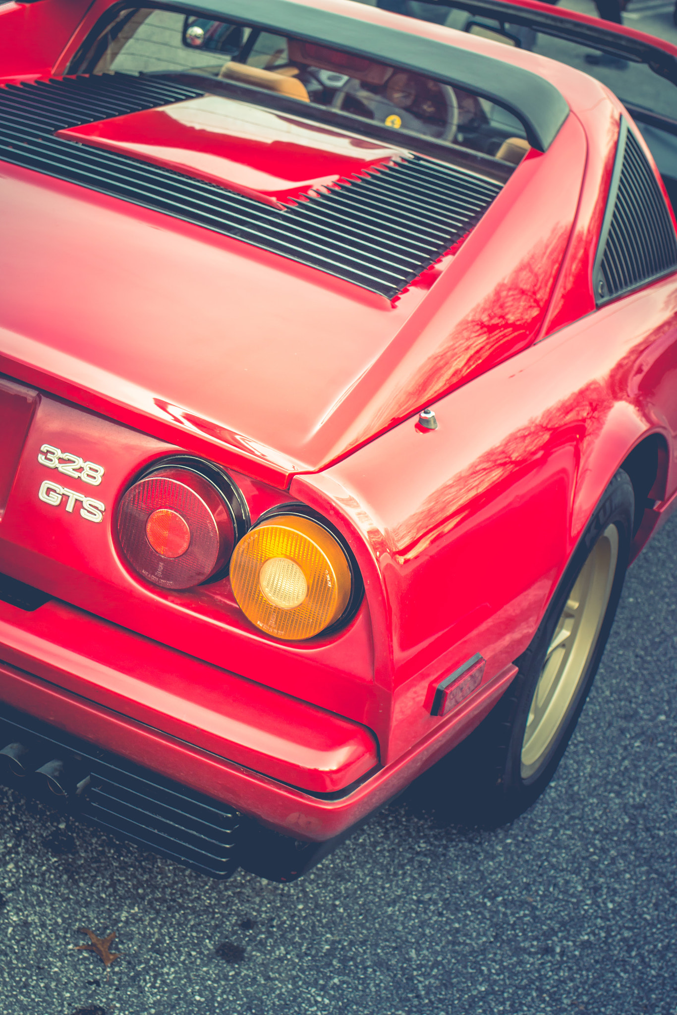 Canon EOS 70D + Canon EF 35mm F2 IS USM sample photo. Ferrari 328 gts photography