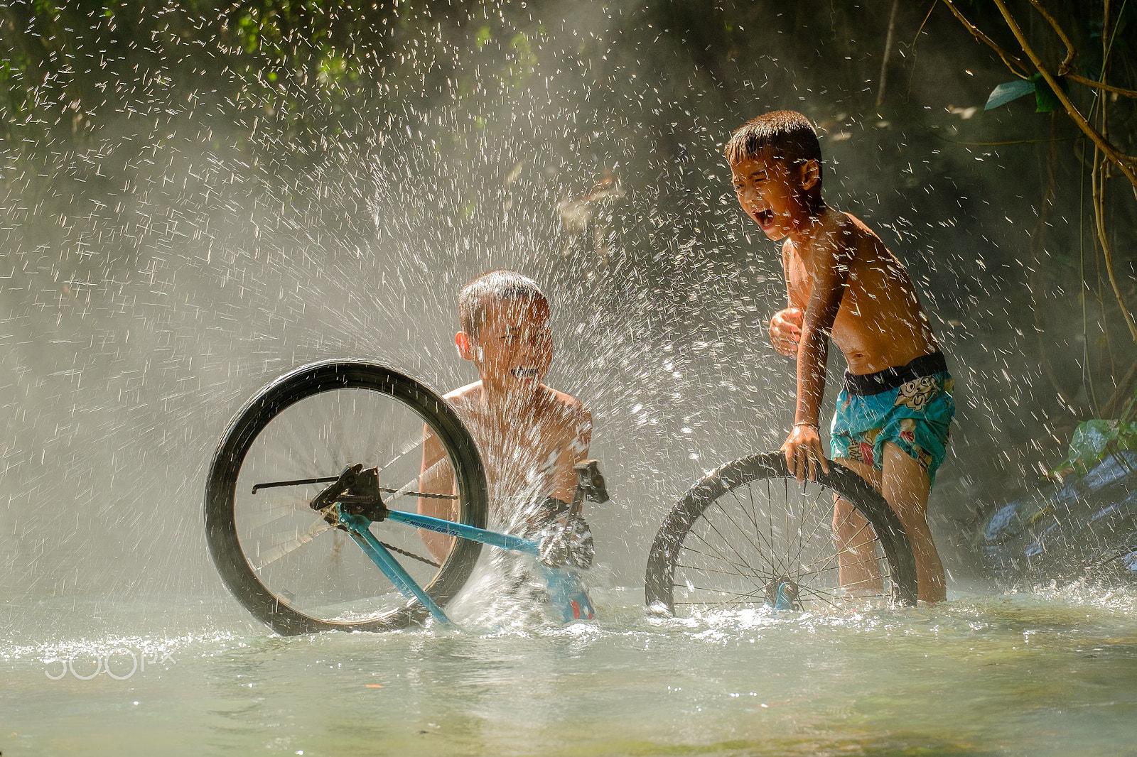 Fujifilm X-M1 + Fujifilm XC 50-230mm F4.5-6.7 OIS sample photo. Boys playing their bicycle photography