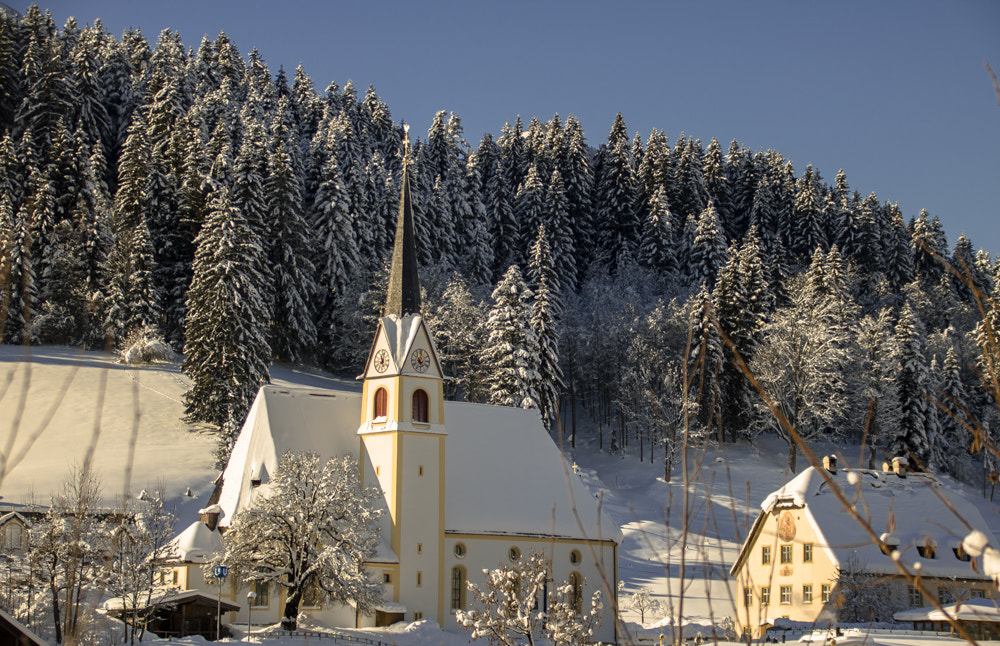 Canon EOS 760D (EOS Rebel T6s / EOS 8000D) + Canon EF 75-300mm F4.0-5.6 IS USM sample photo. Fieberbrunn church photography