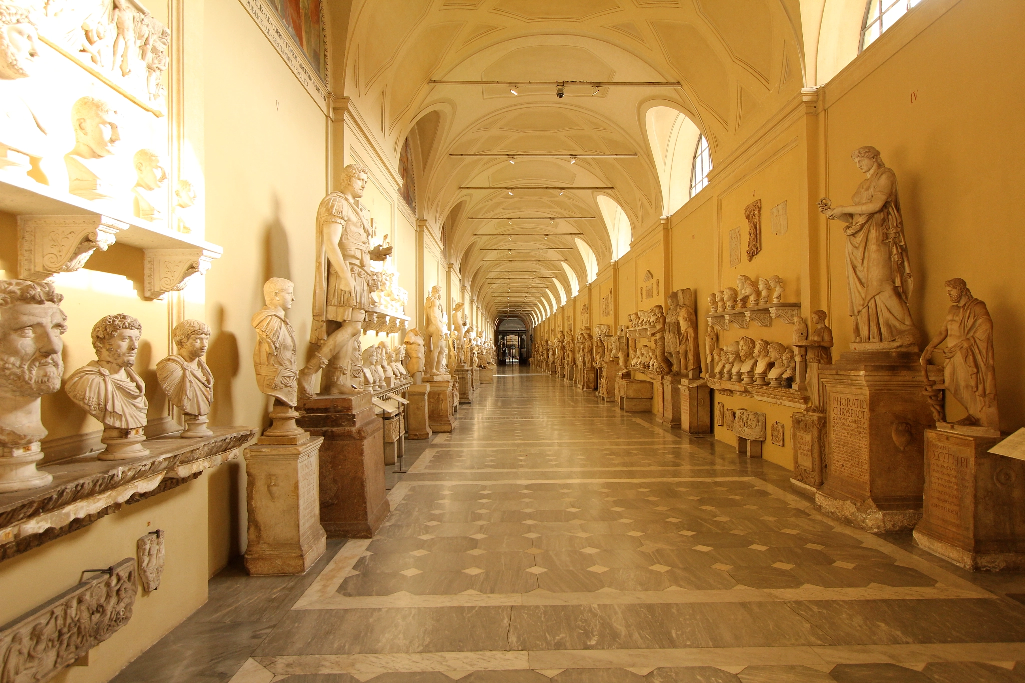 Canon EOS 550D (EOS Rebel T2i / EOS Kiss X4) + Canon EF-S 10-22mm F3.5-4.5 USM sample photo. Vatican museum photography